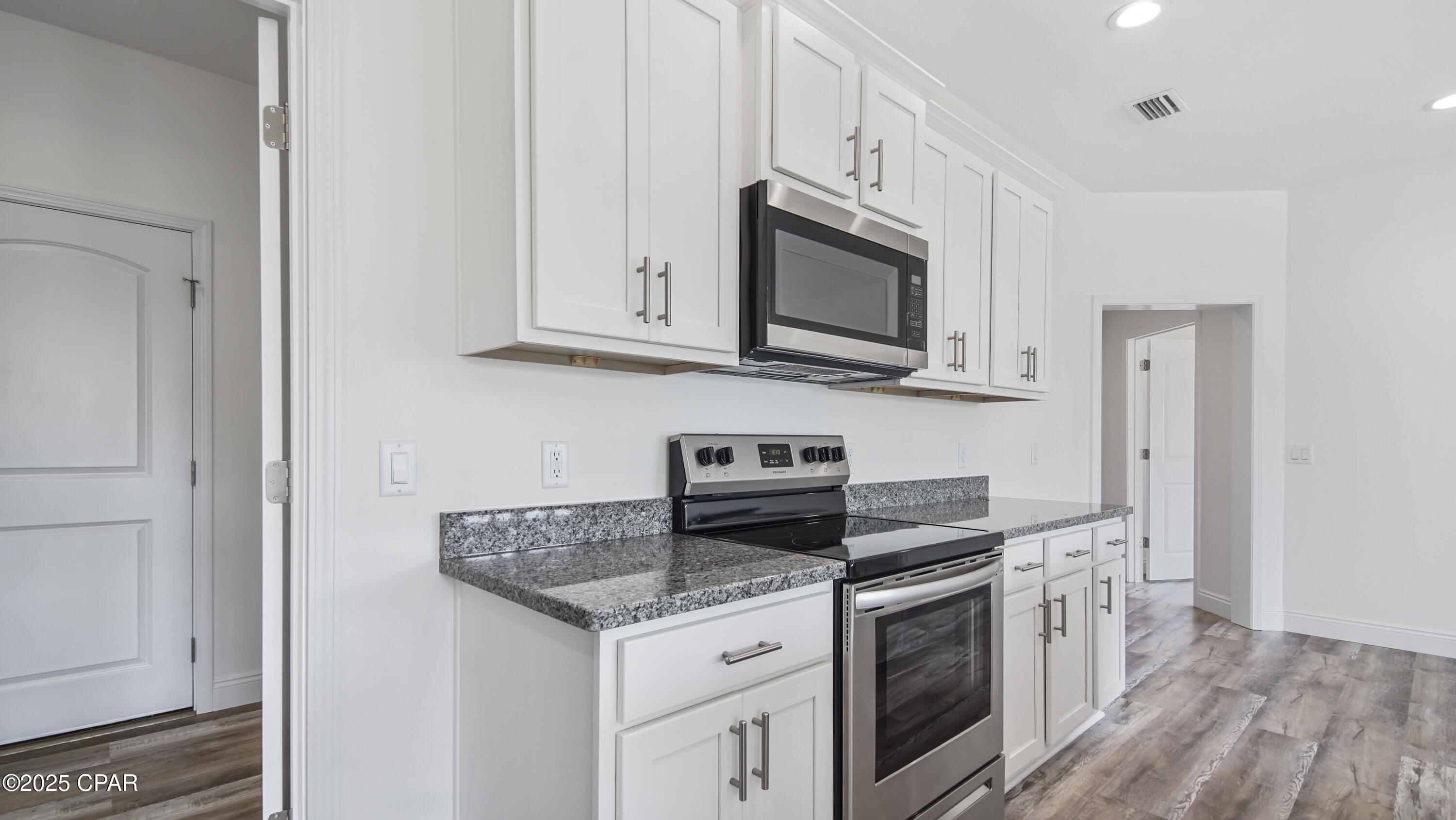 Image 14 For 915 Plantation Drive