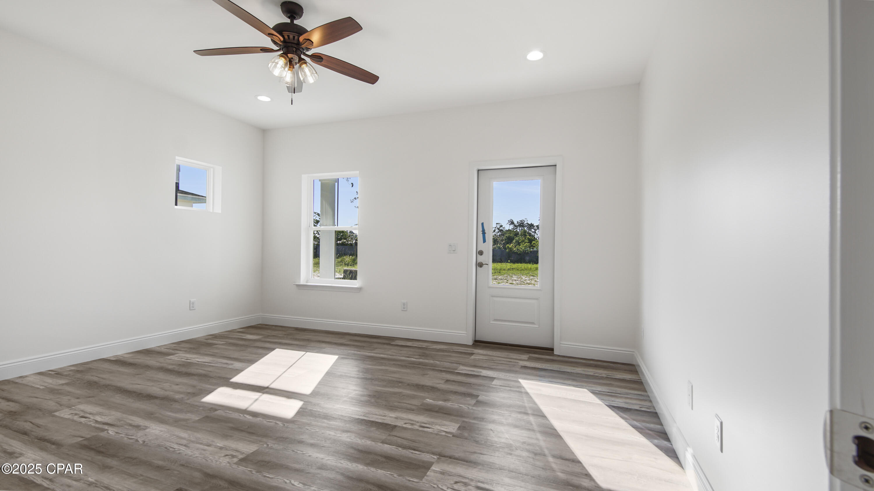 Image 23 For 915 Plantation Drive