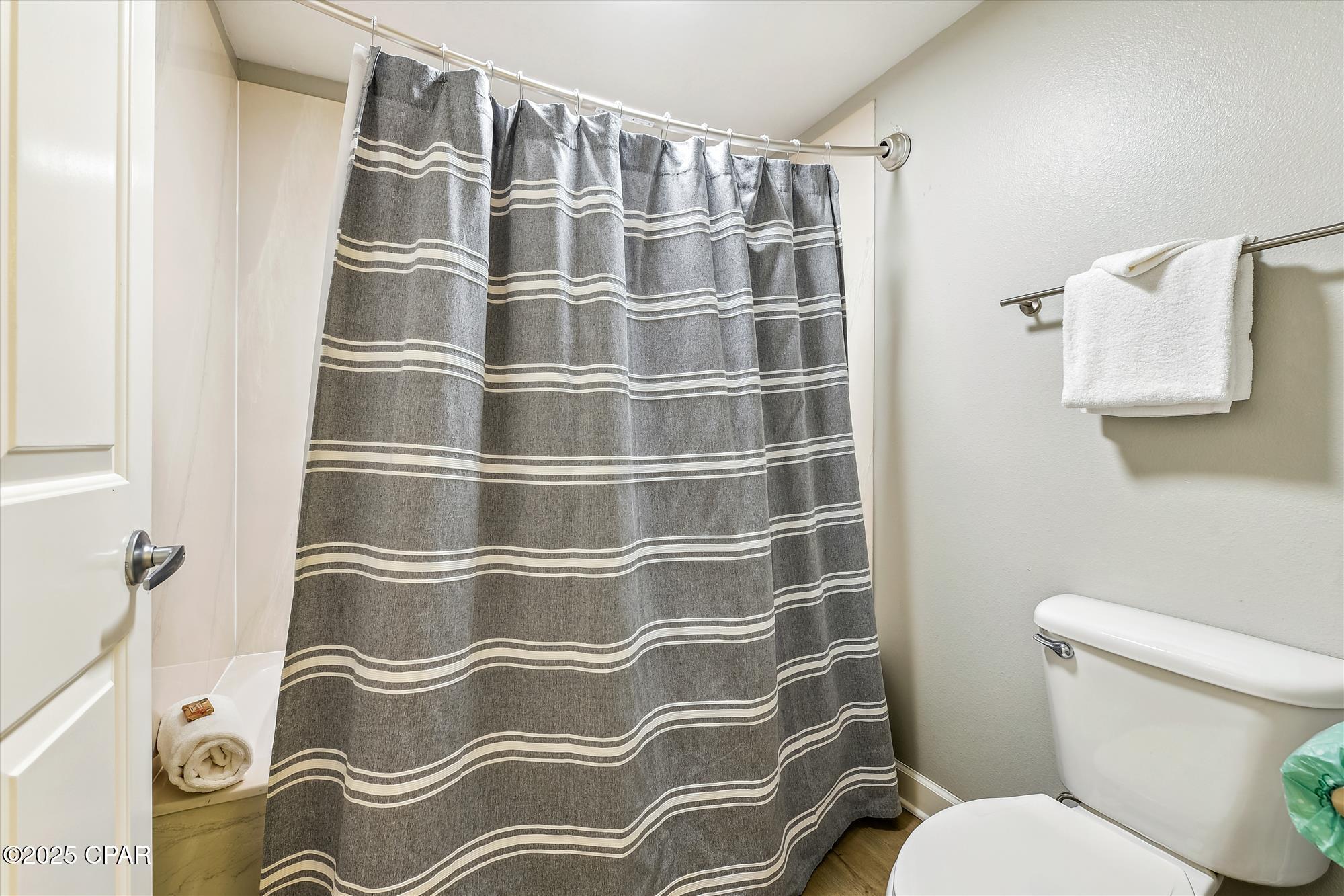 Image 16 For 9900 Thomas Drive 2028