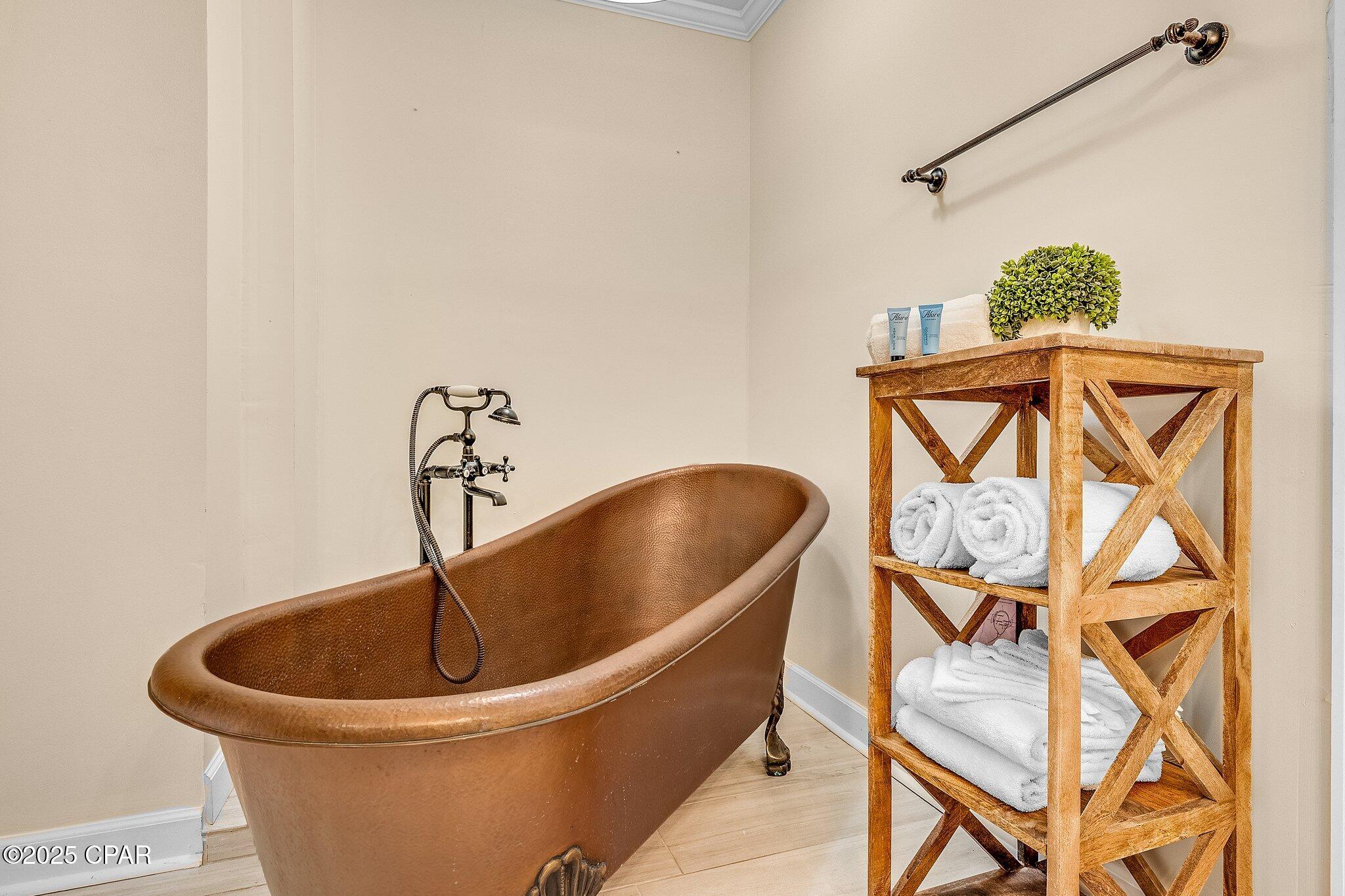 Listing photo id 11 for 6627 Thomas Drive 301