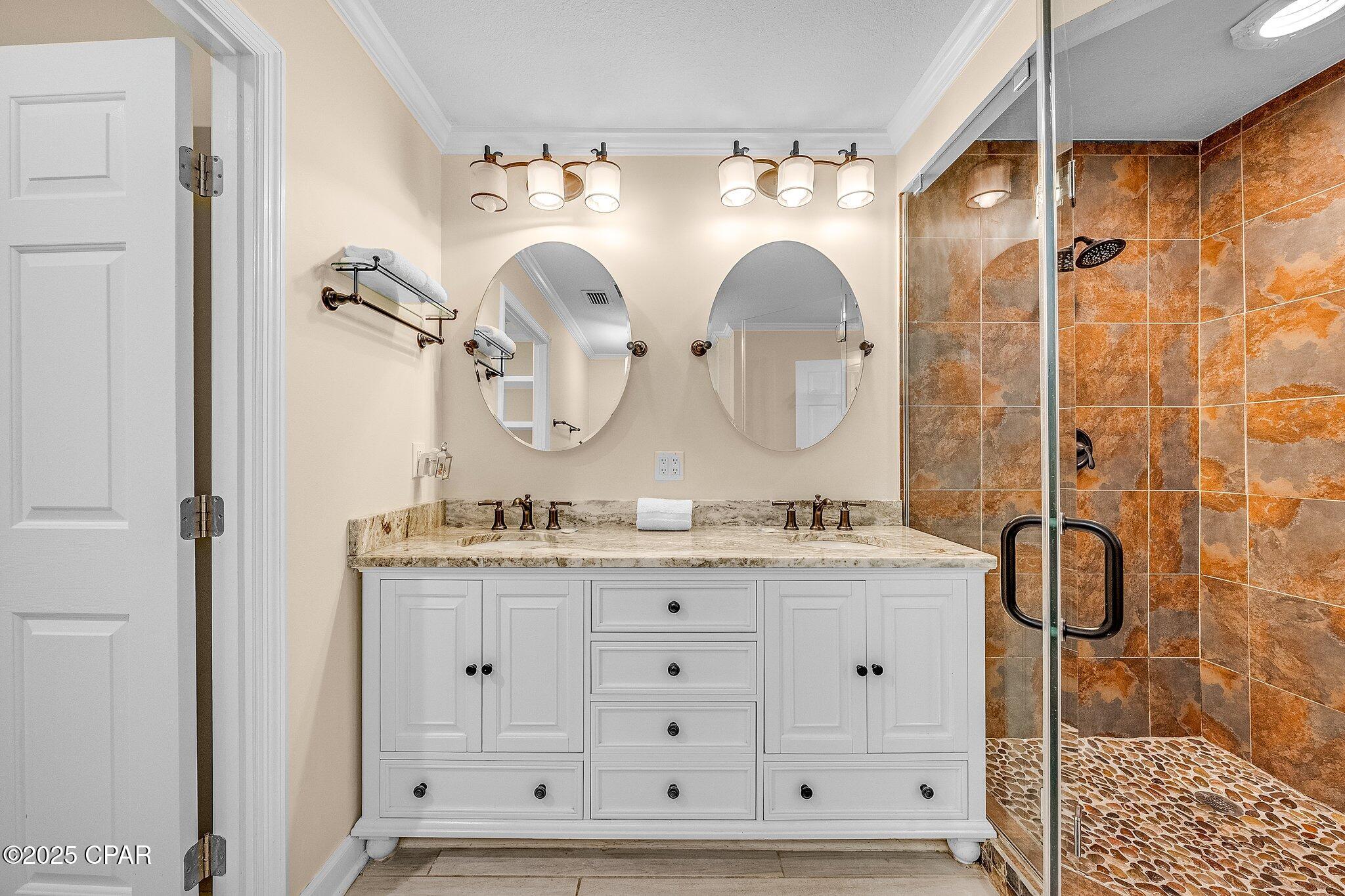 Listing photo id 12 for 6627 Thomas Drive 301