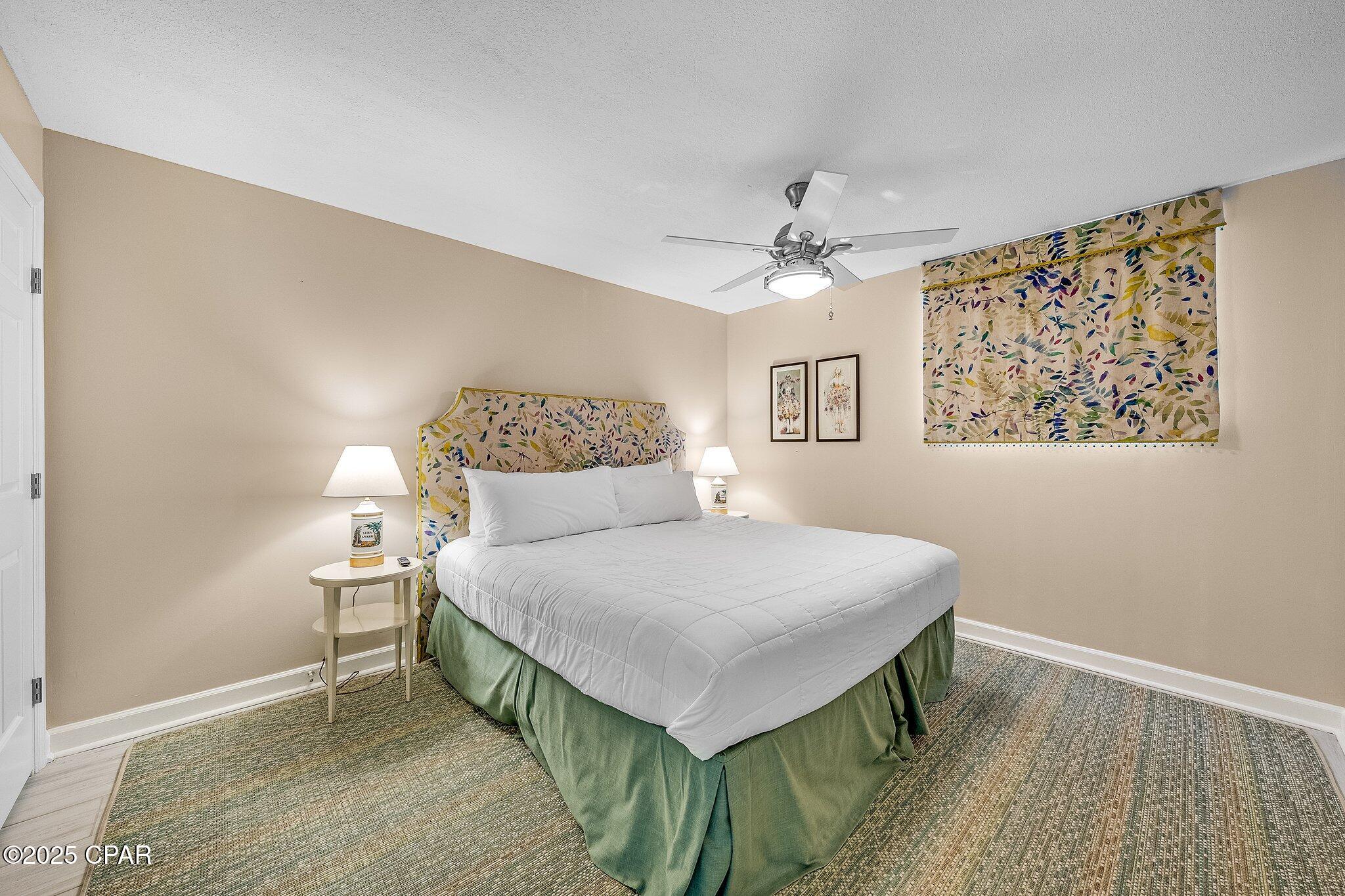 Listing photo id 13 for 6627 Thomas Drive 301