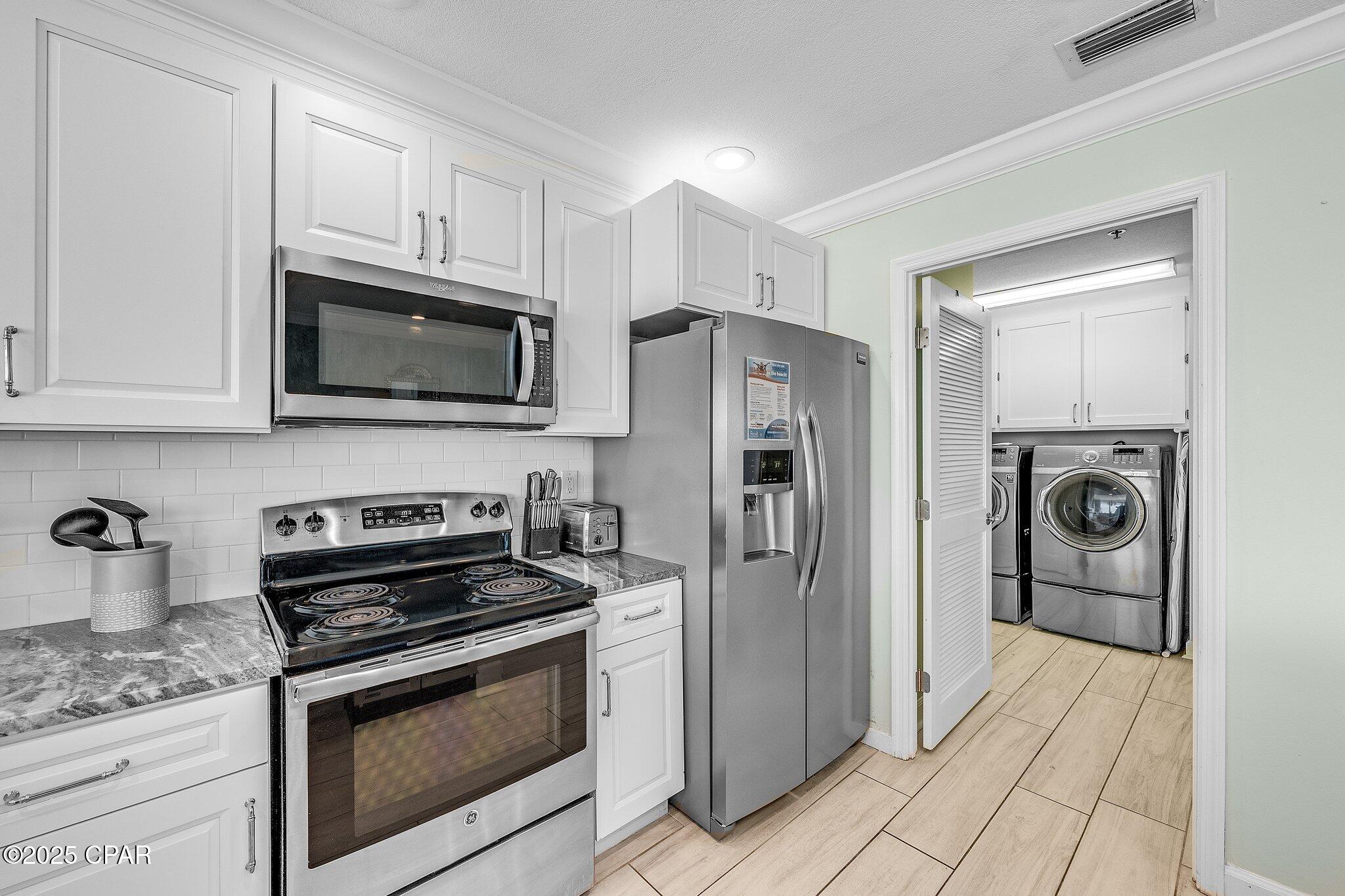 Listing photo id 21 for 6627 Thomas Drive 301