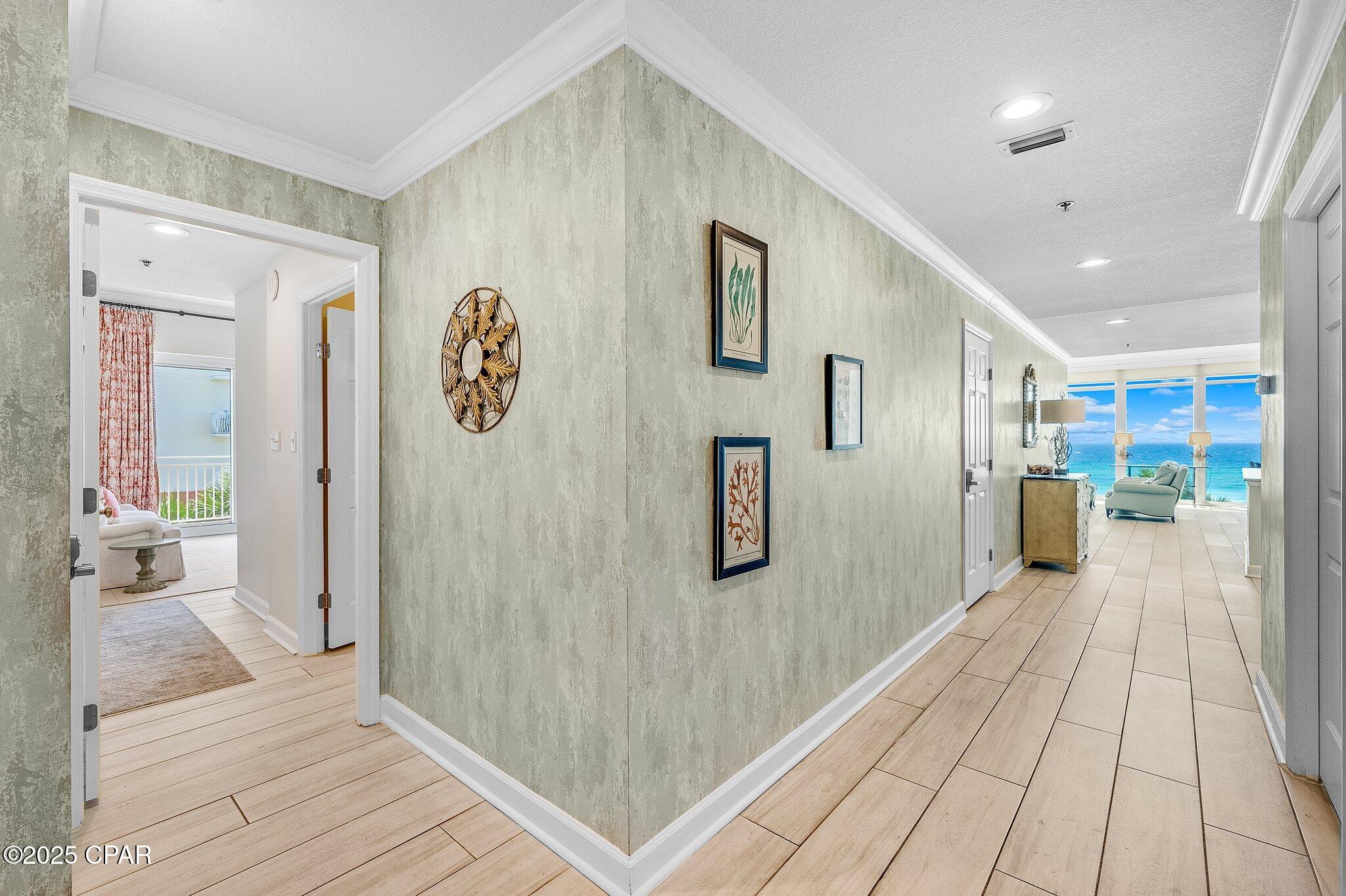 Listing photo id 3 for 6627 Thomas Drive 301