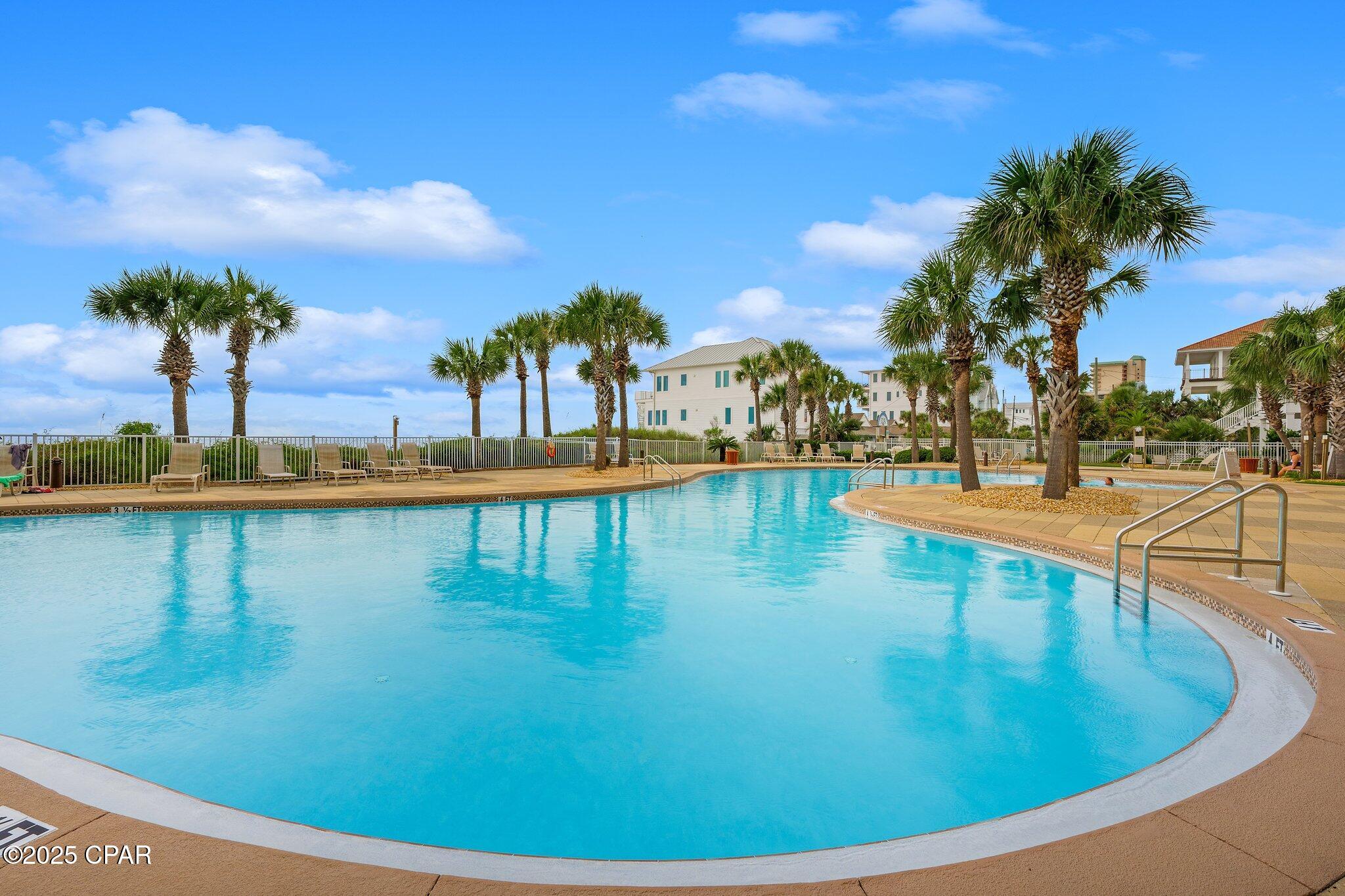 Listing photo id 49 for 6627 Thomas Drive 301