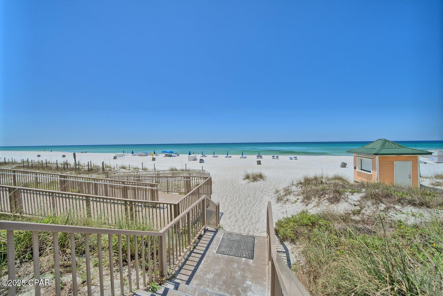 Listing photo id 35 for 9450 Thomas Drive 1702b