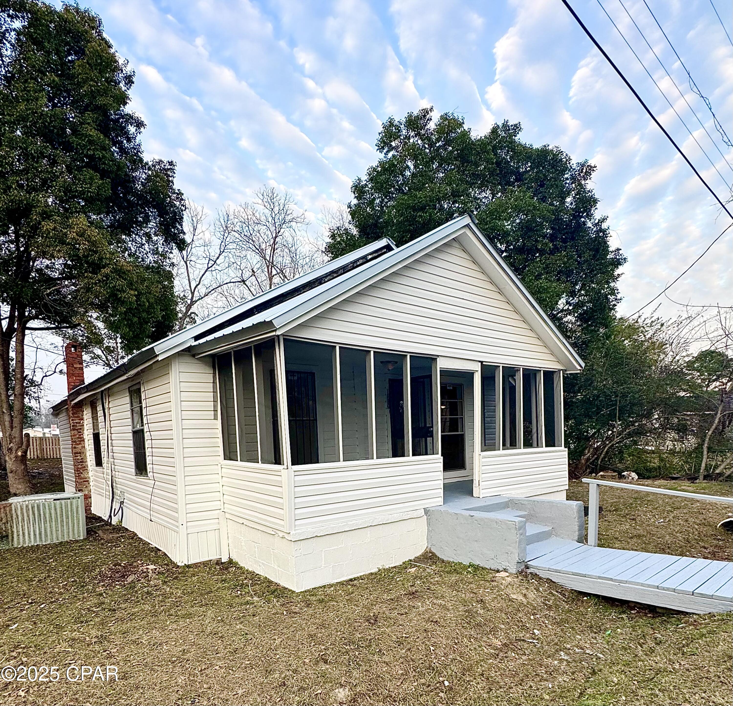 Homes for sale in Graceville, FL | 1012 Washington Ave, Graceville, FL 32440 | MLS# 767429
