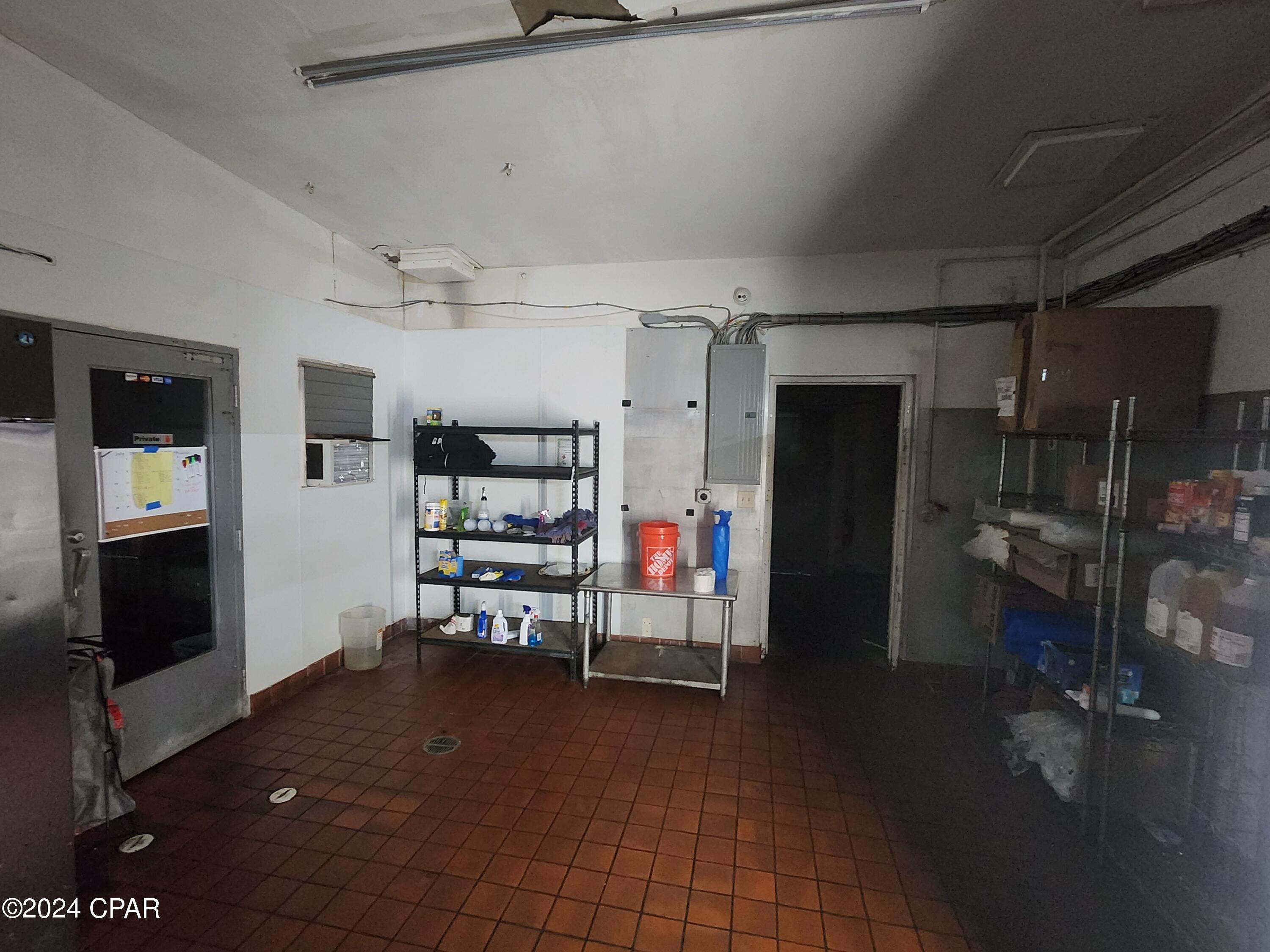 Listing photo id 11 for 1031 15th  