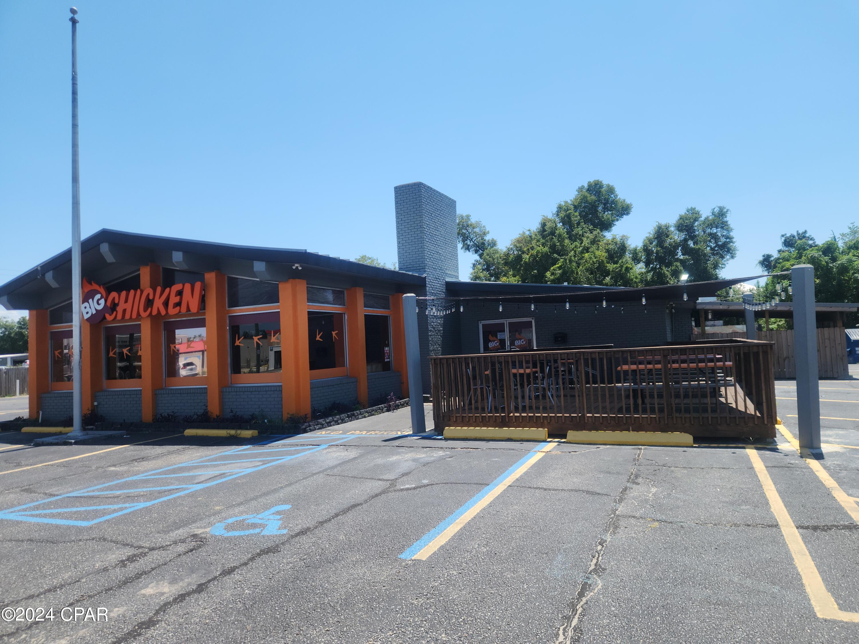 Listing photo id 3 for 1031 15th  