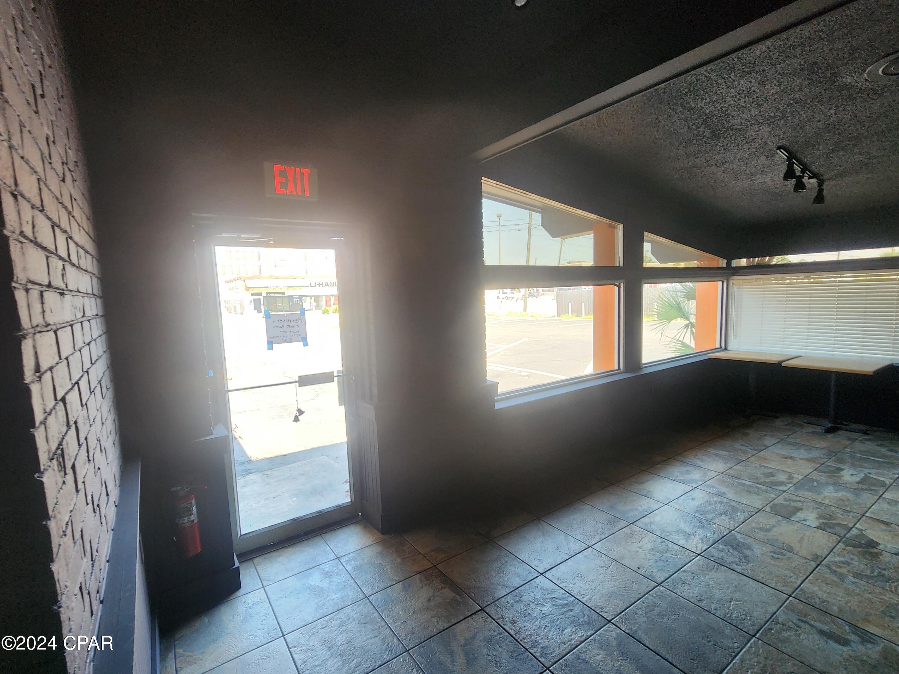 Listing photo id 8 for 1031 15th  