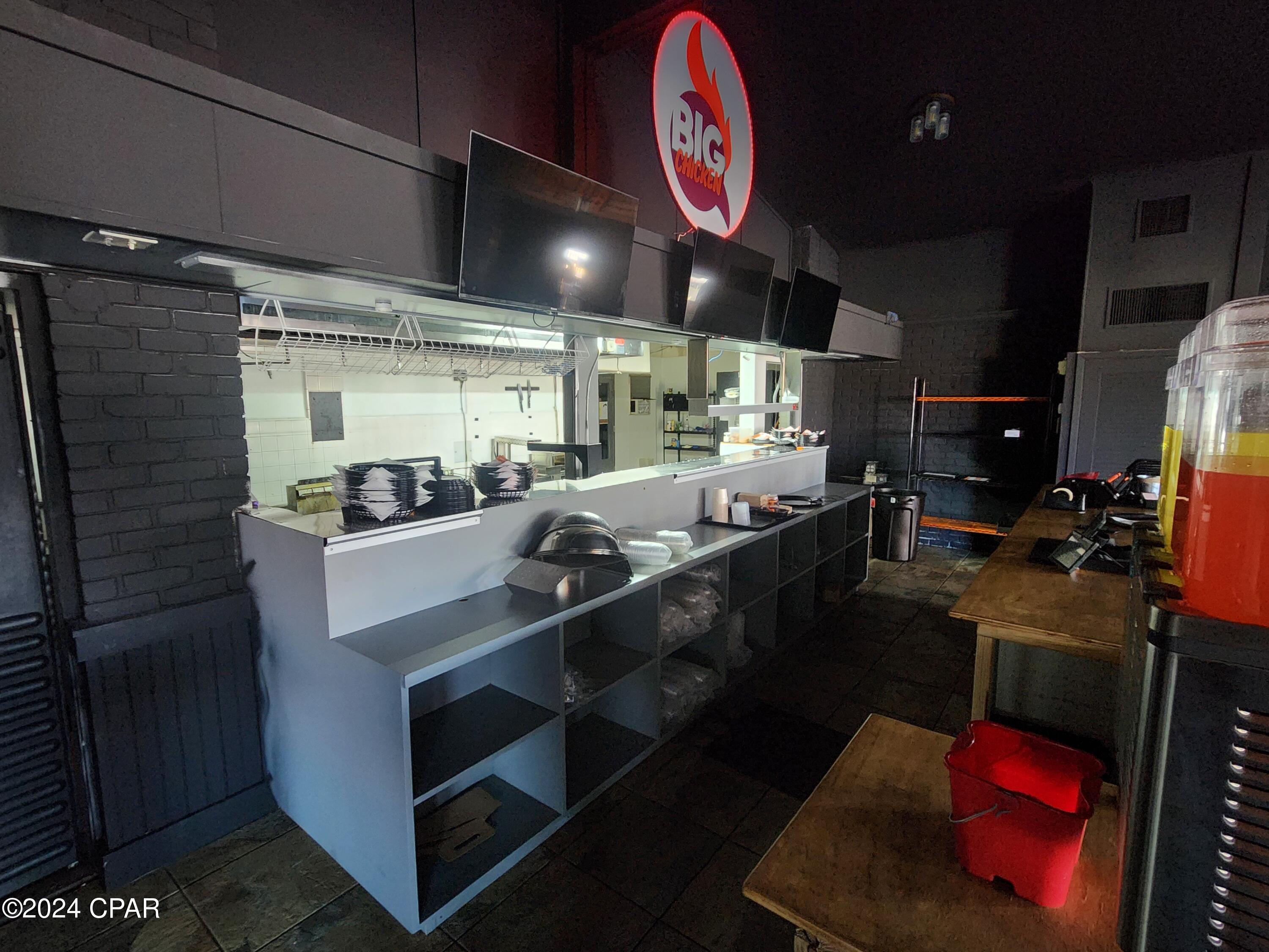 Listing photo id 9 for 1031 15th  