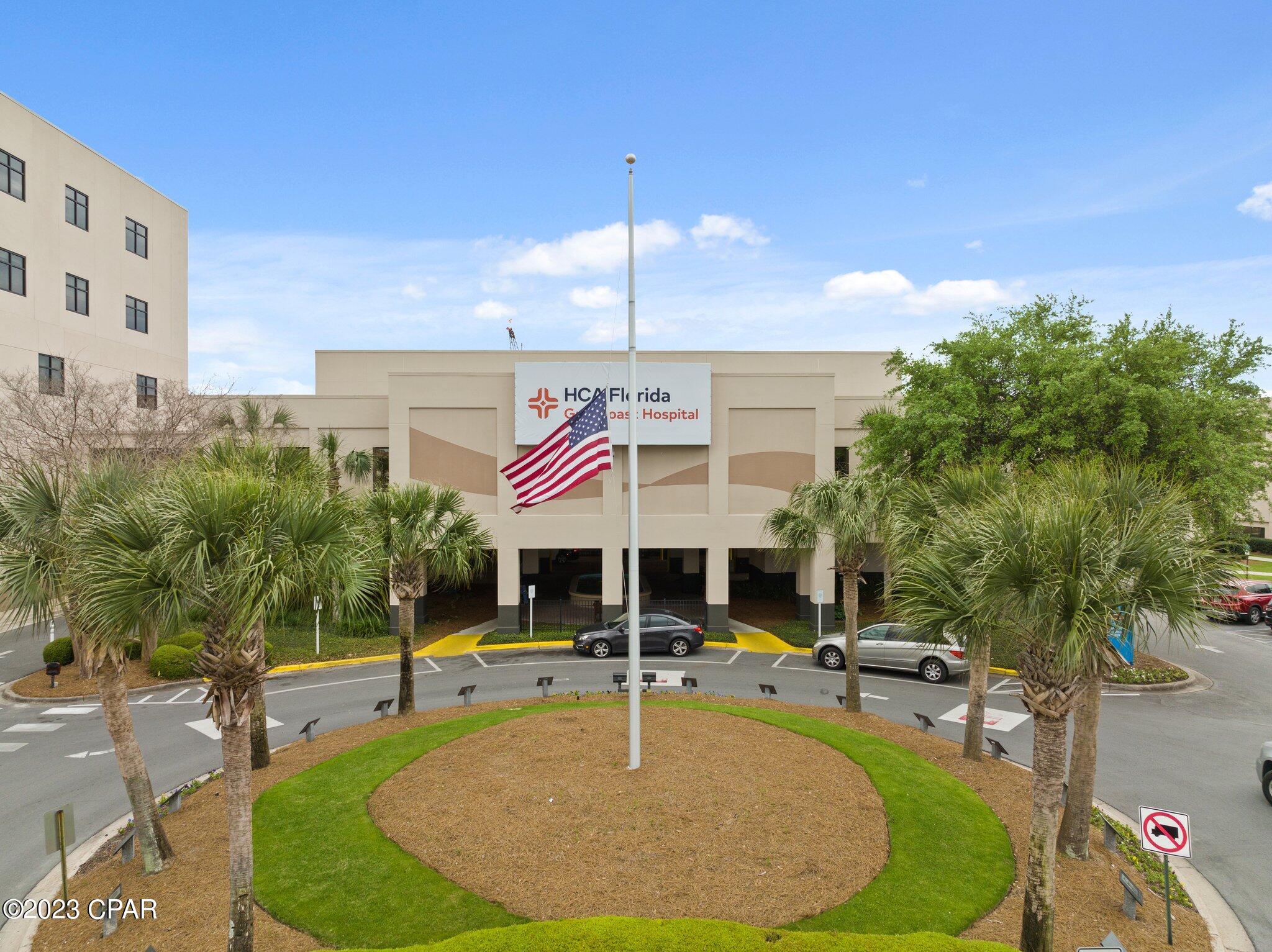 Listing photo id 14 for 2202 State Avenue