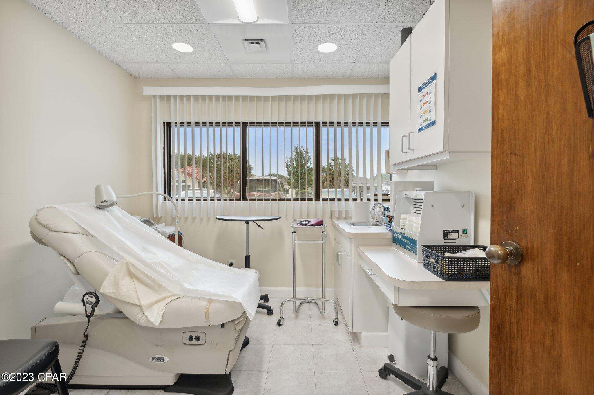 Listing photo id 19 for 2202 State Avenue