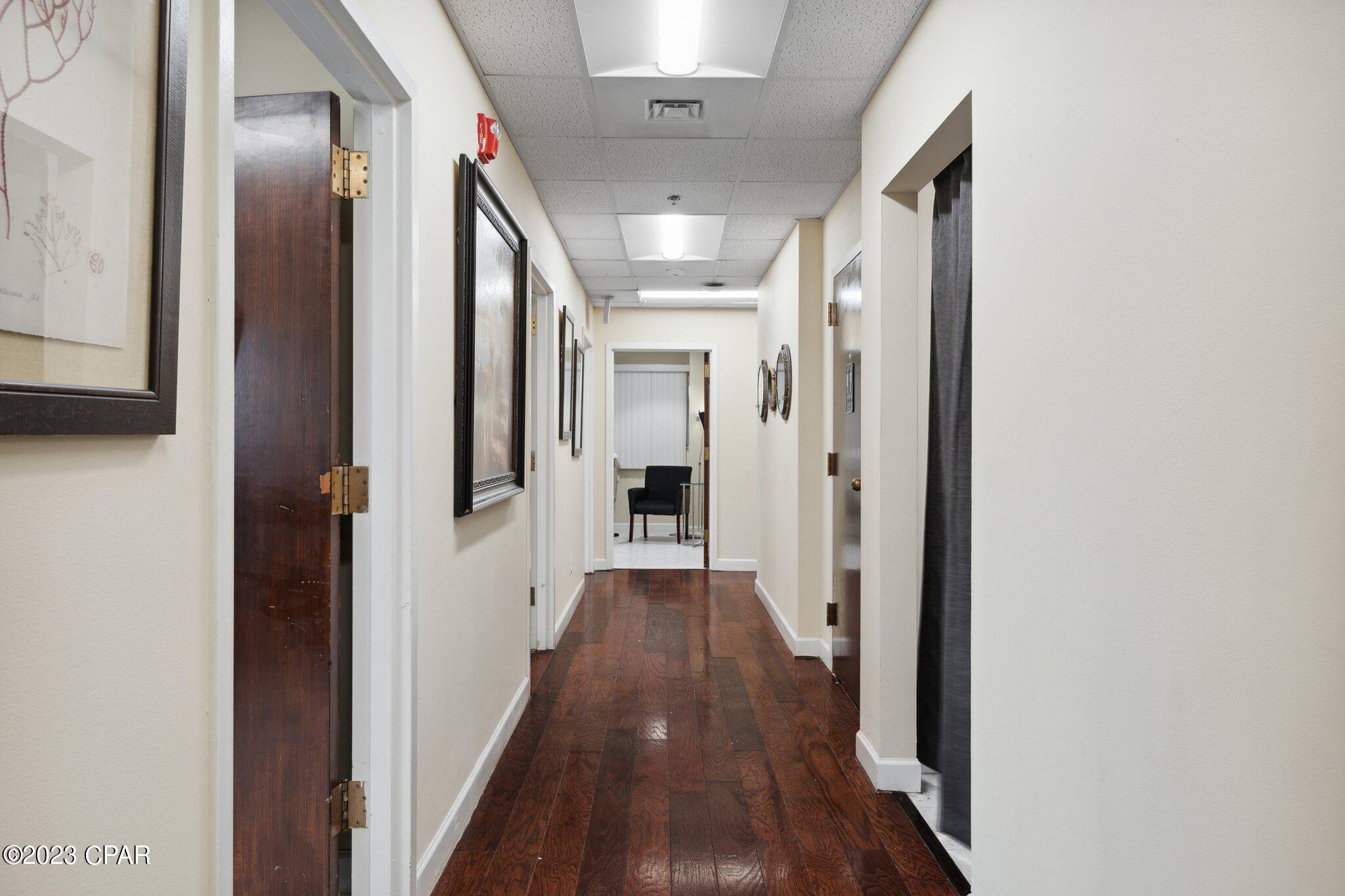 Listing photo id 23 for 2202 State Avenue