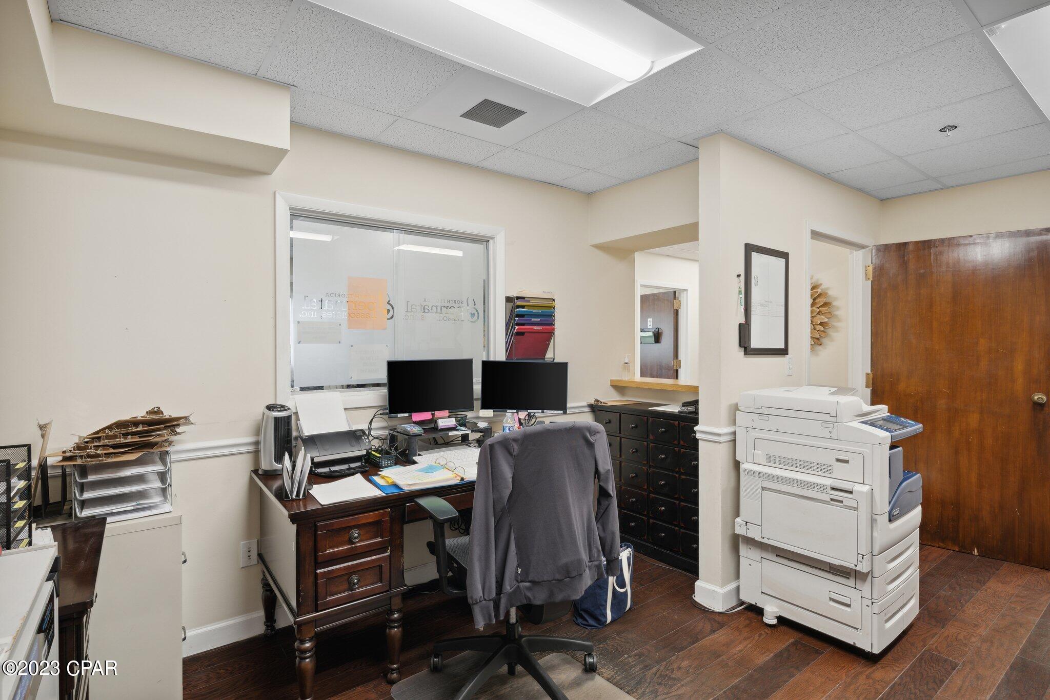 Listing photo id 30 for 2202 State Avenue