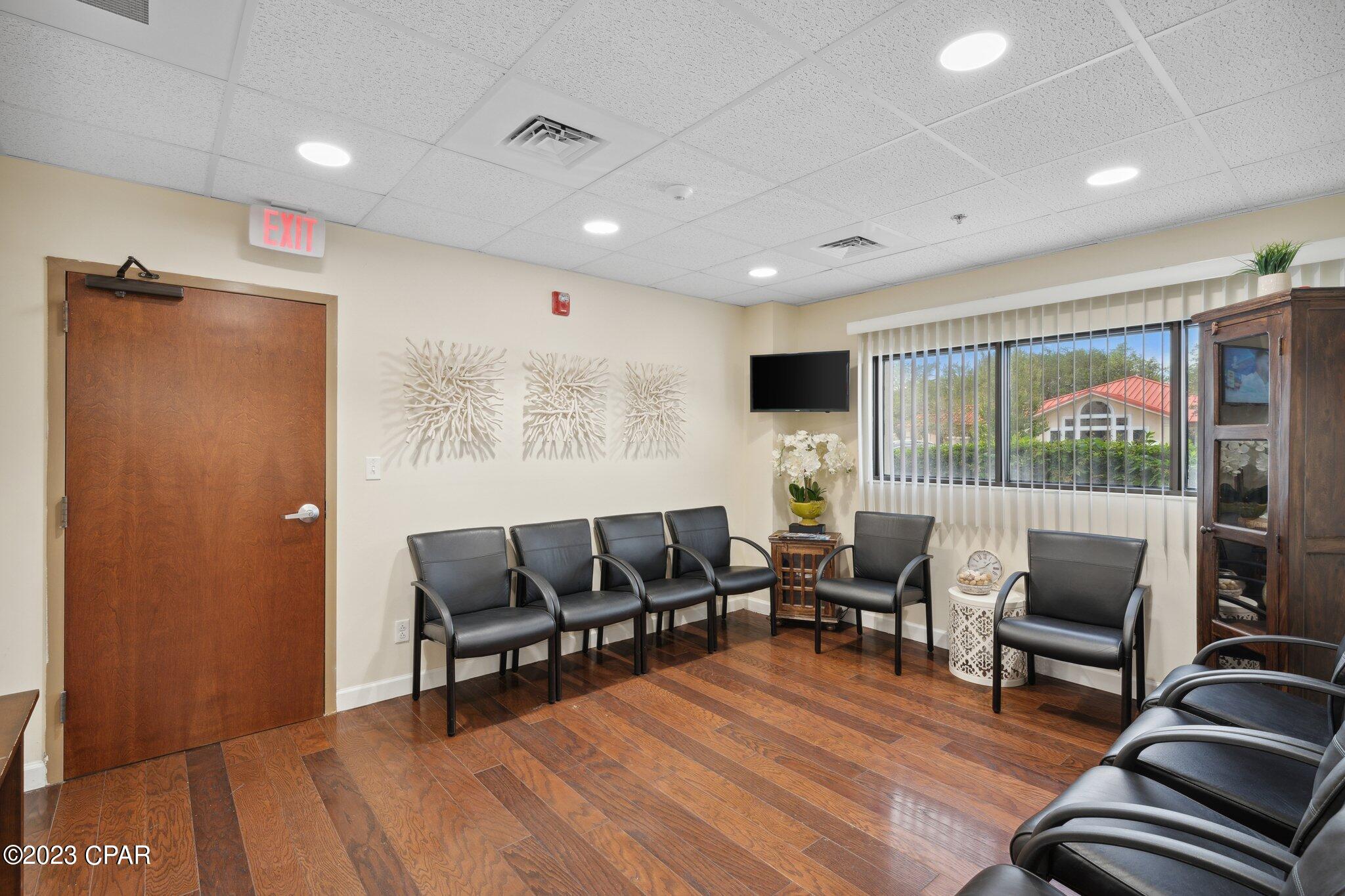 Image 32 For 2202 State Avenue