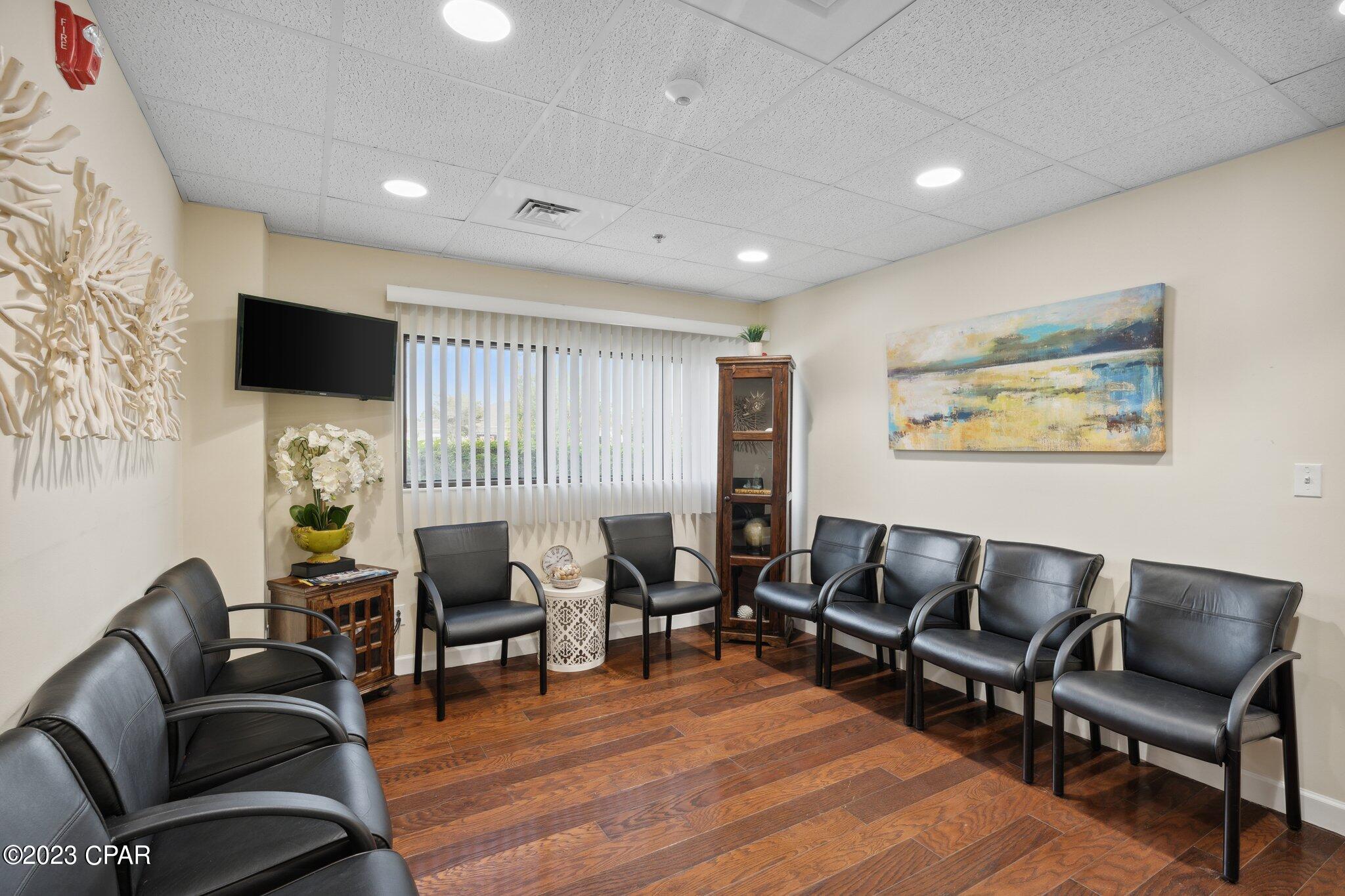 Image 33 For 2202 State Avenue