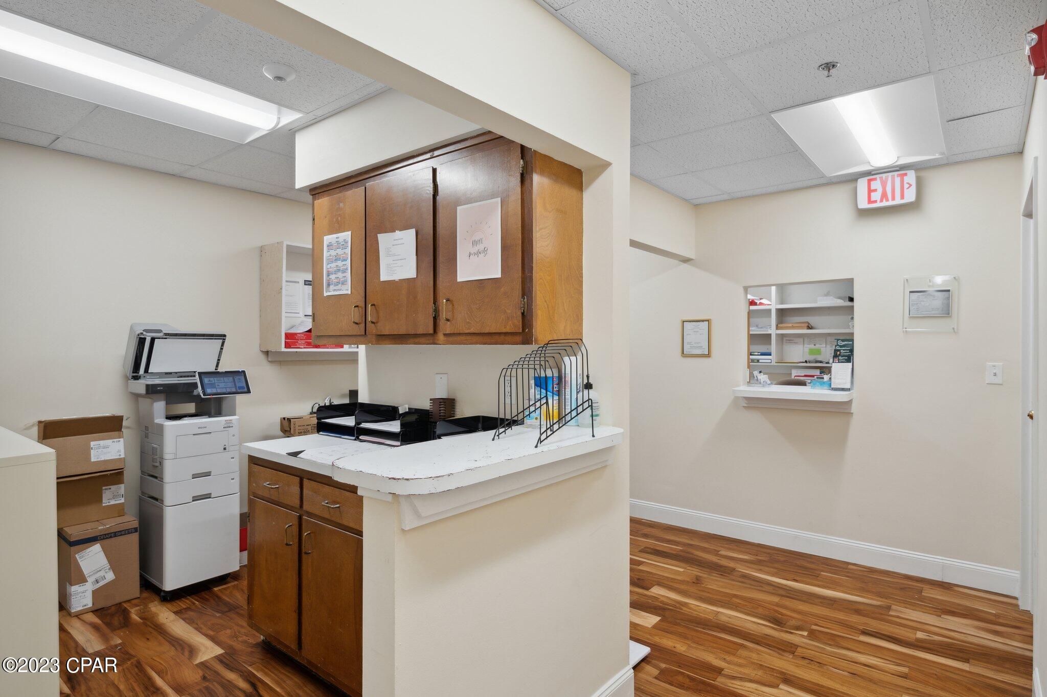 Listing photo id 40 for 2202 State Avenue