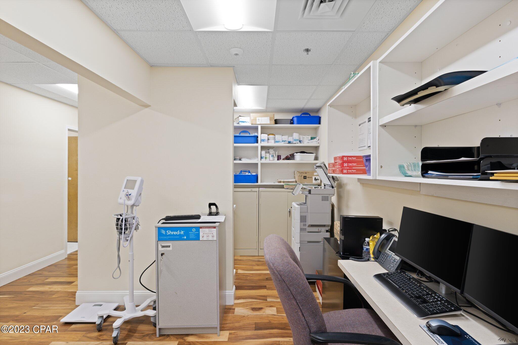 Listing photo id 41 for 2202 State Avenue