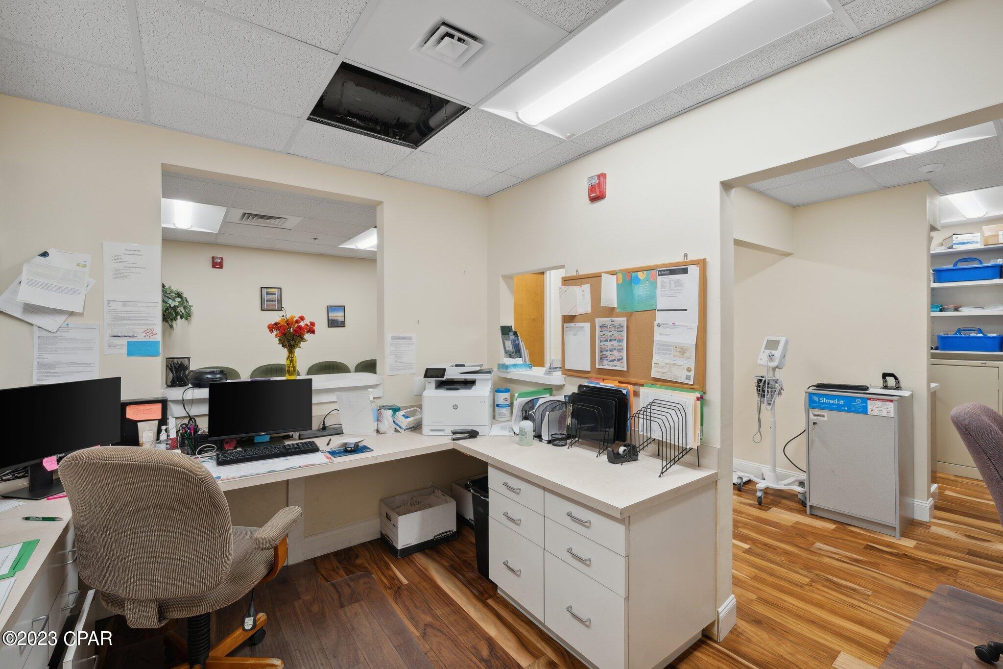 Listing photo id 42 for 2202 State Avenue