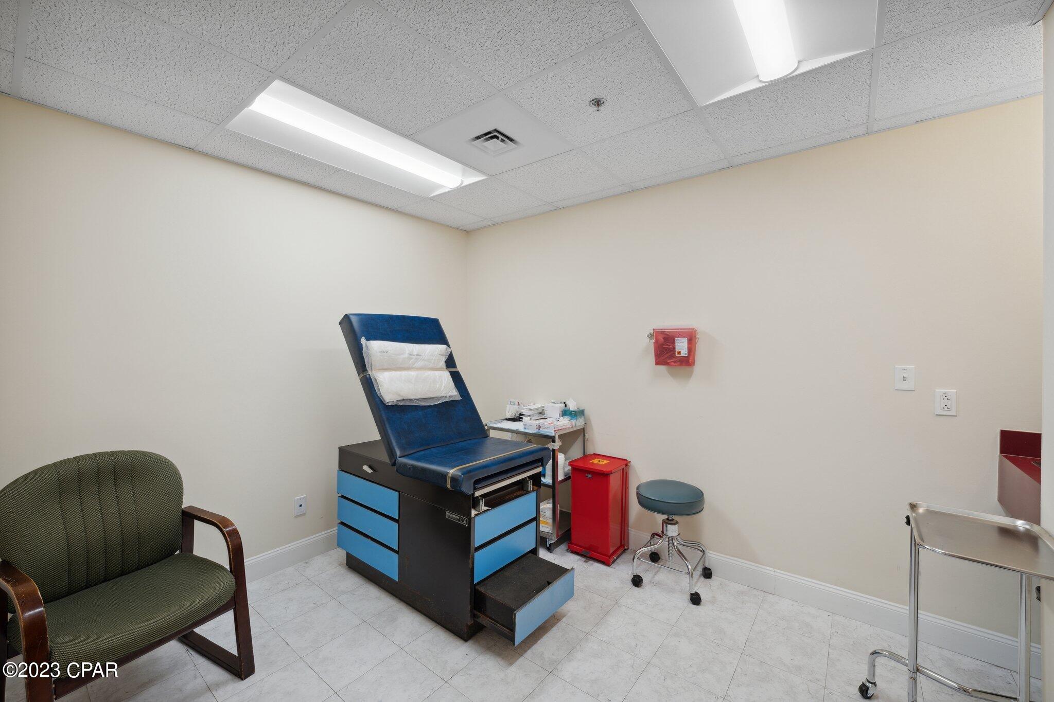 Listing photo id 44 for 2202 State Avenue