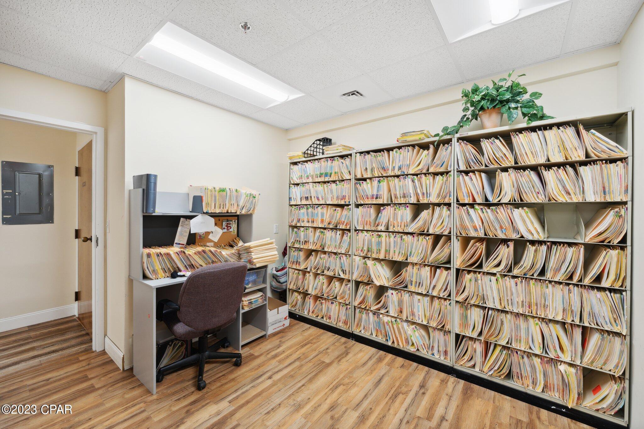 Listing photo id 59 for 2202 State Avenue