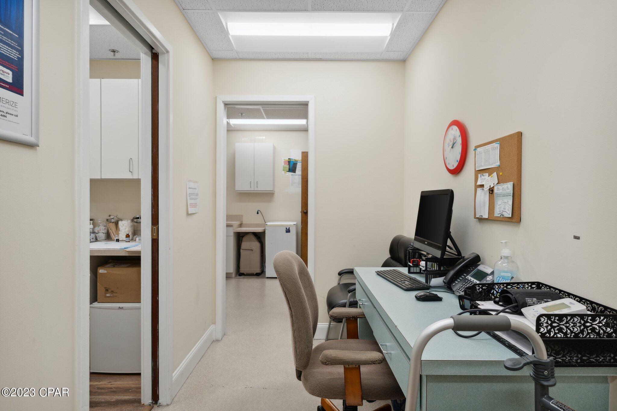 Listing photo id 62 for 2202 State Avenue