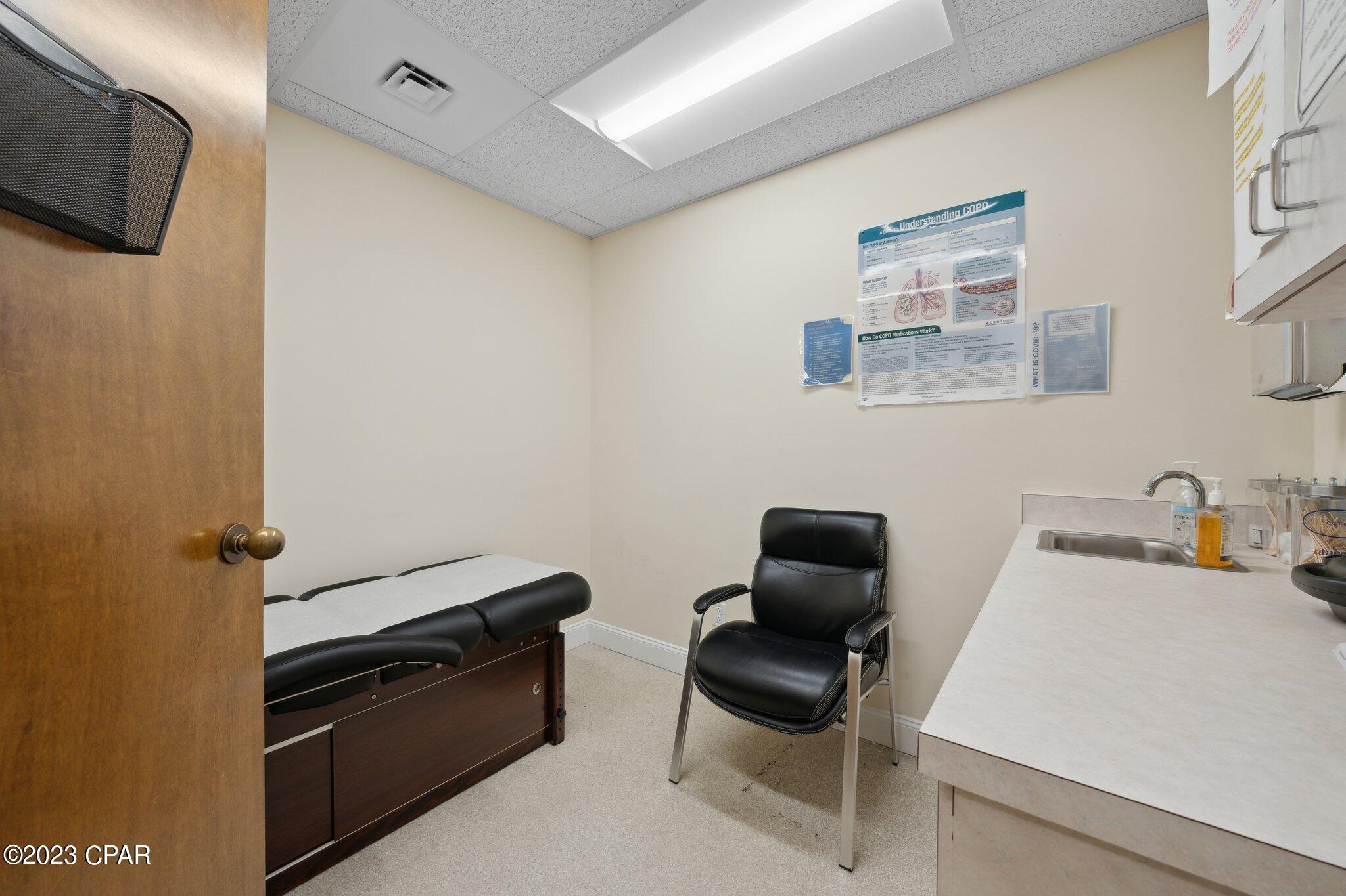 Listing photo id 68 for 2202 State Avenue