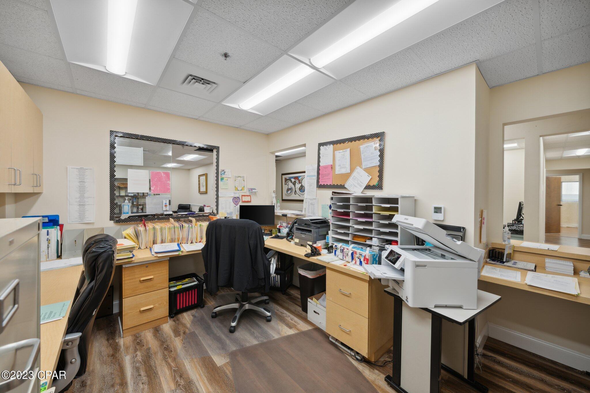 Listing photo id 69 for 2202 State Avenue