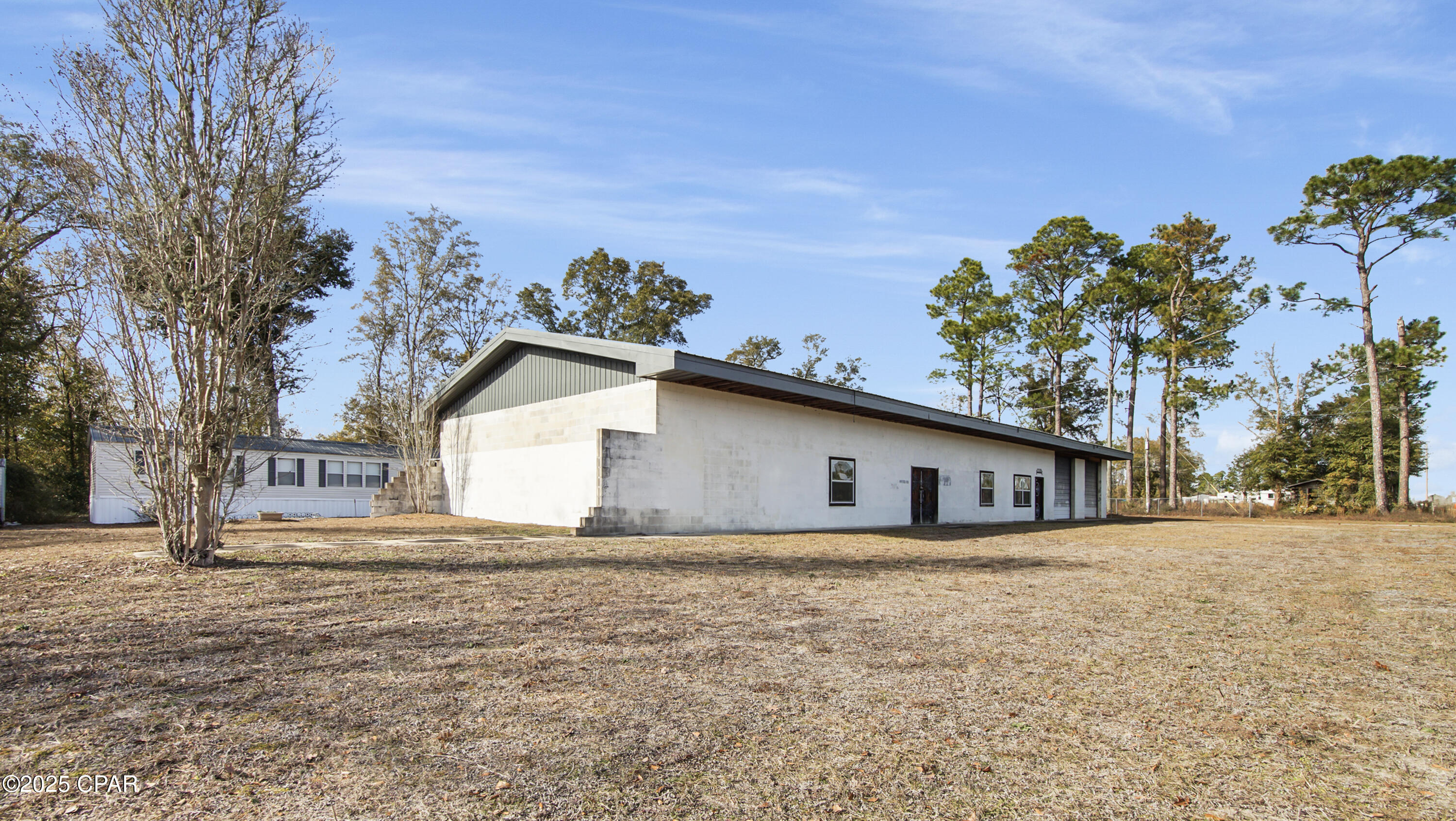 Listing photo id 25 for 17139 Highway 231