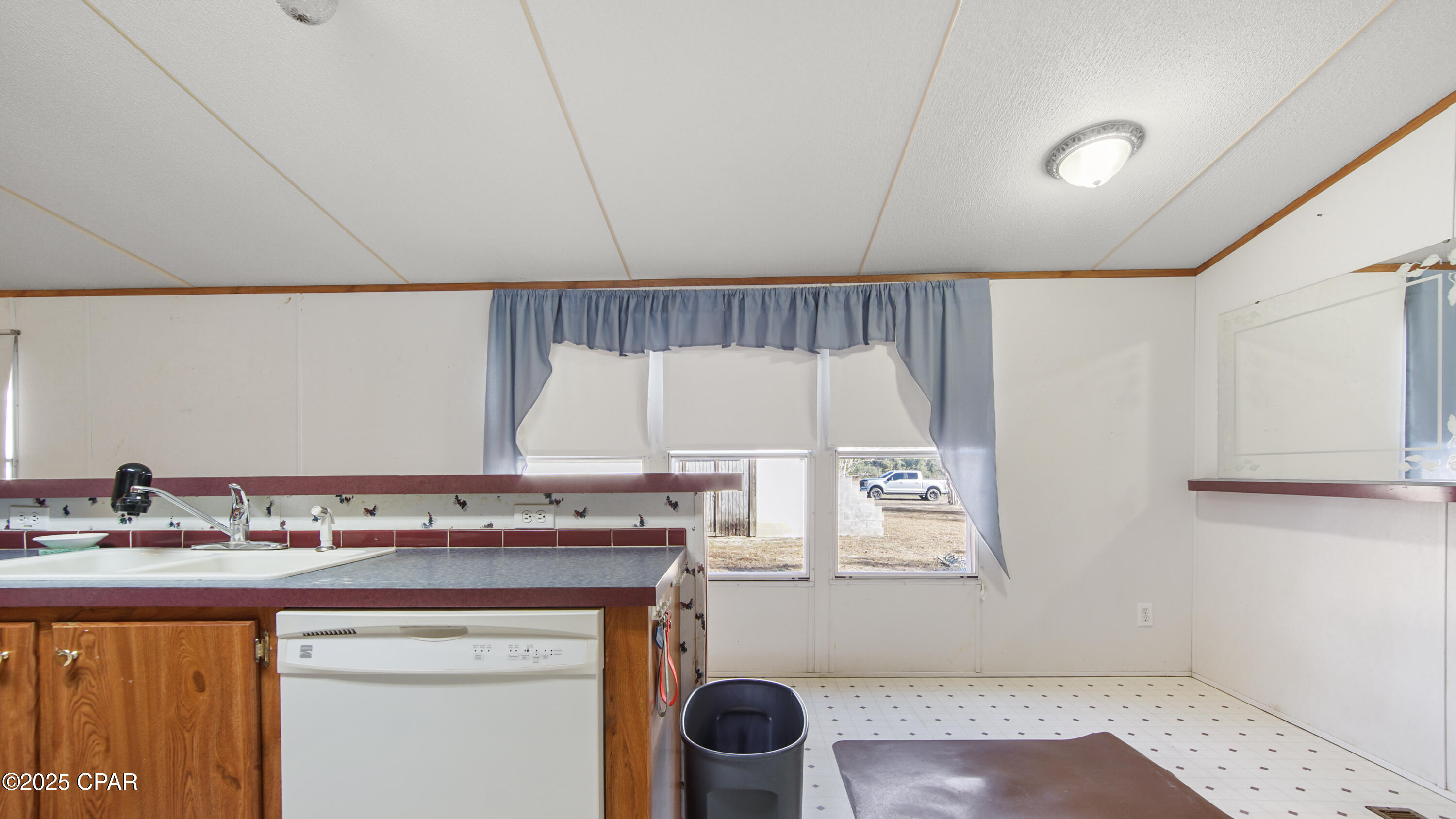 Listing photo id 28 for 17139 Highway 231