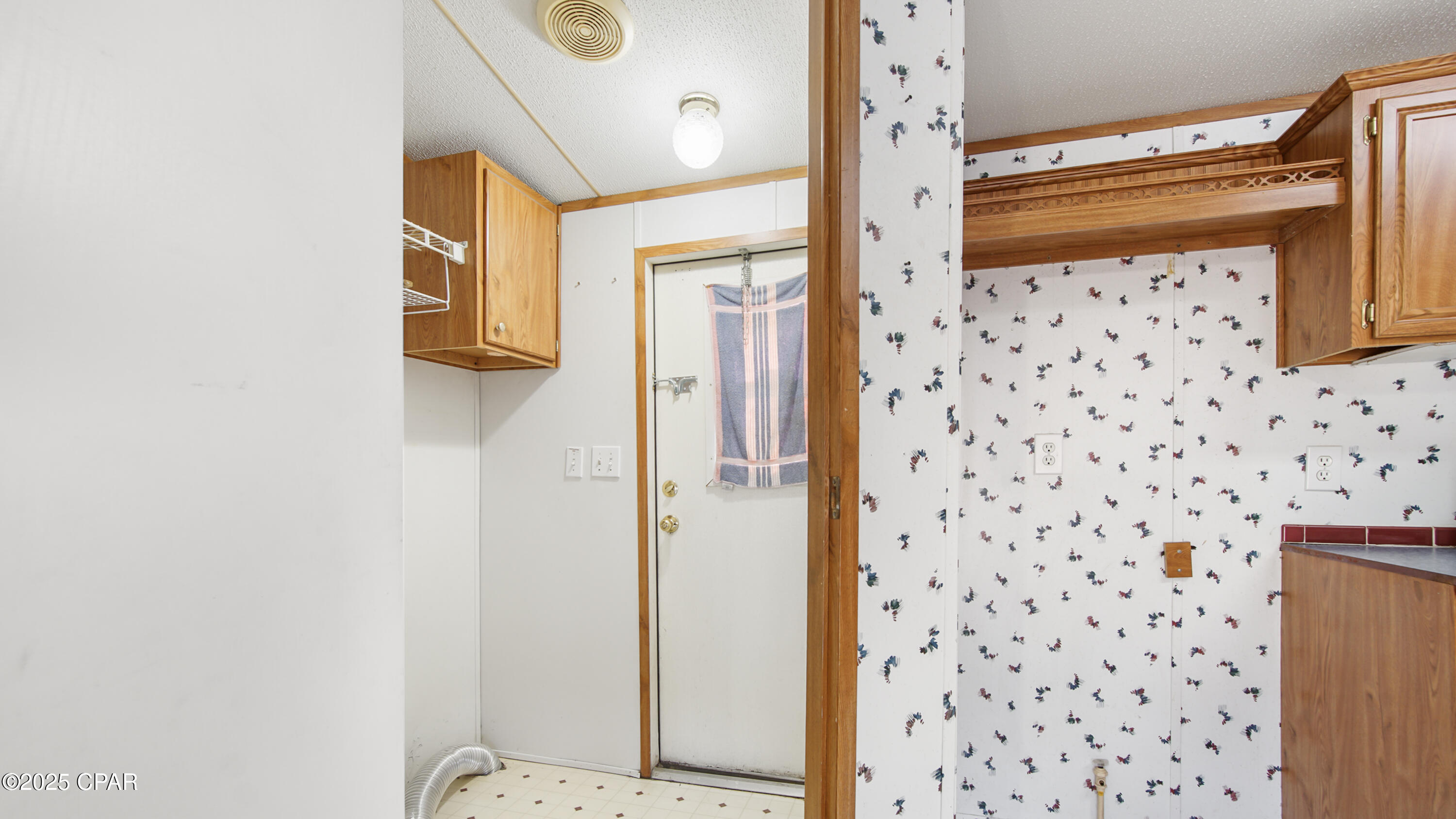 Listing photo id 41 for 17139 Highway 231