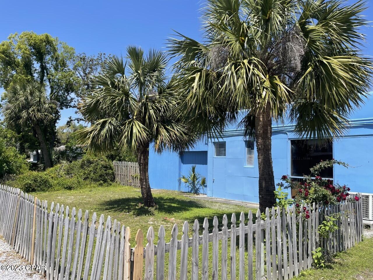 Listing photo id 2 for 1322 Bayview-beck Avenue