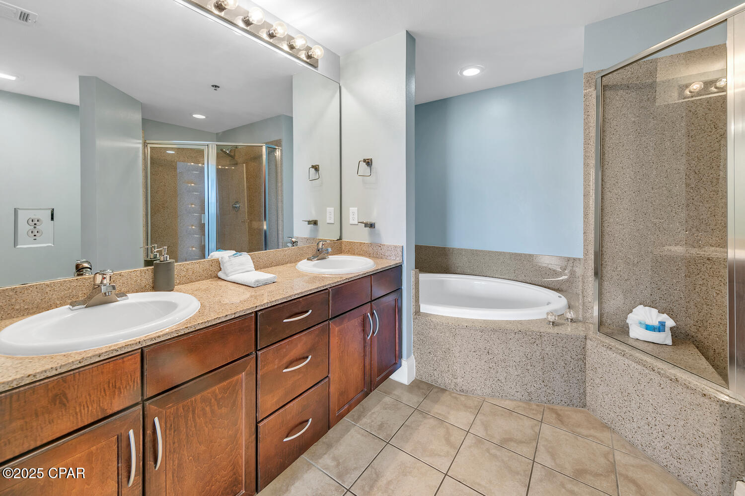 9860 S Thomas Drive 607