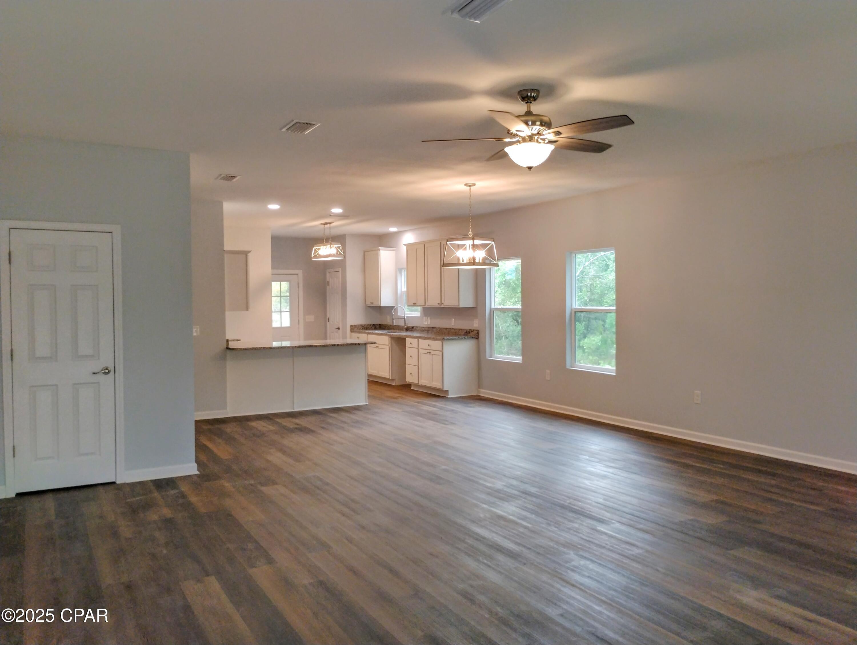 Image 3 For 4367 Carey Boulevard