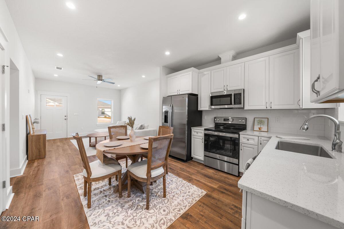 Listing photo id 8 for 2729 Carol Lane