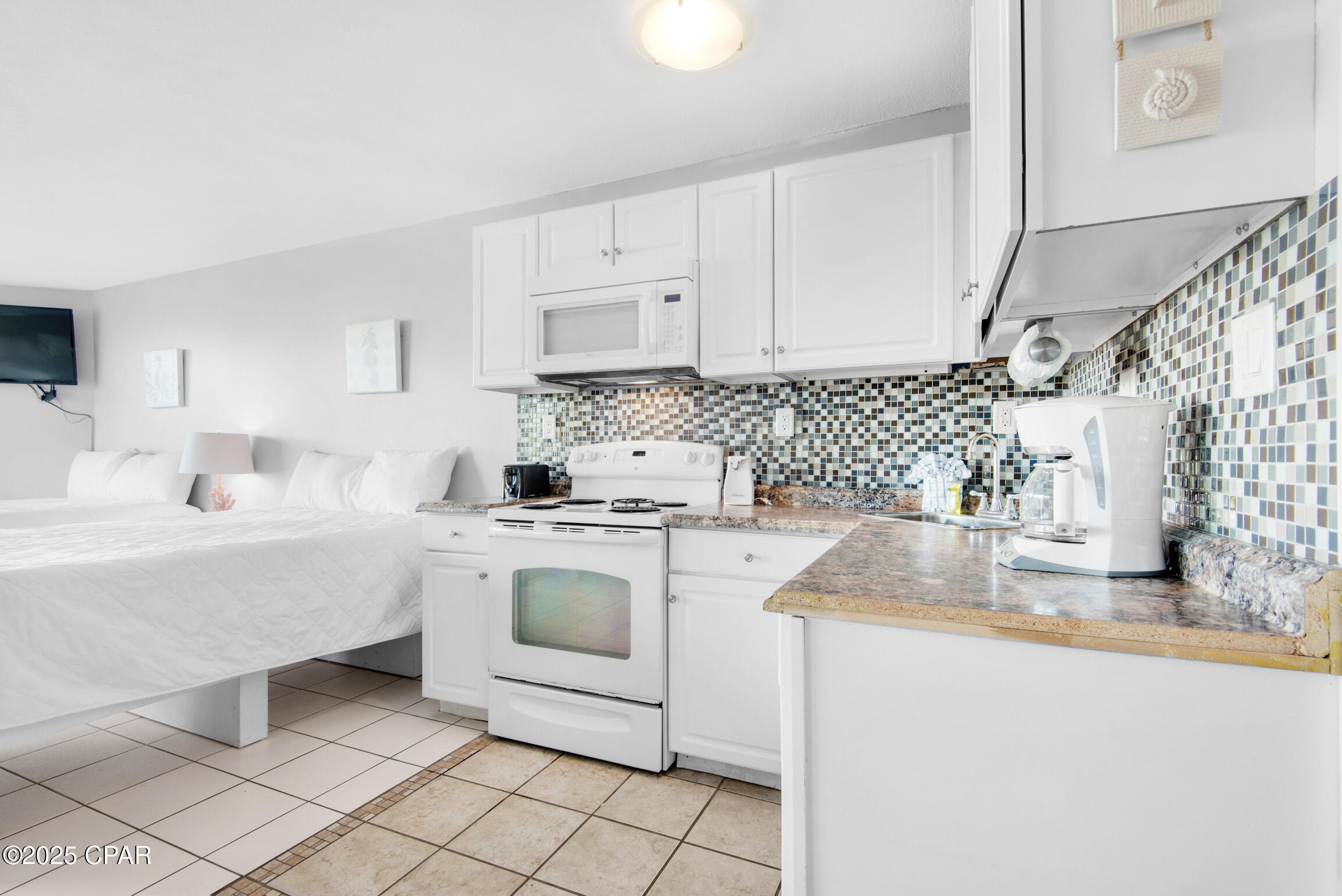 Image 12 For 8817 Thomas Drive A208