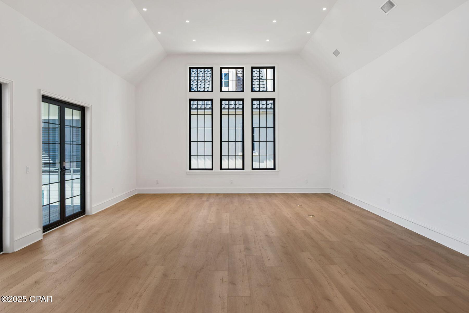 Listing photo id 11 for 226 Dunes Drive