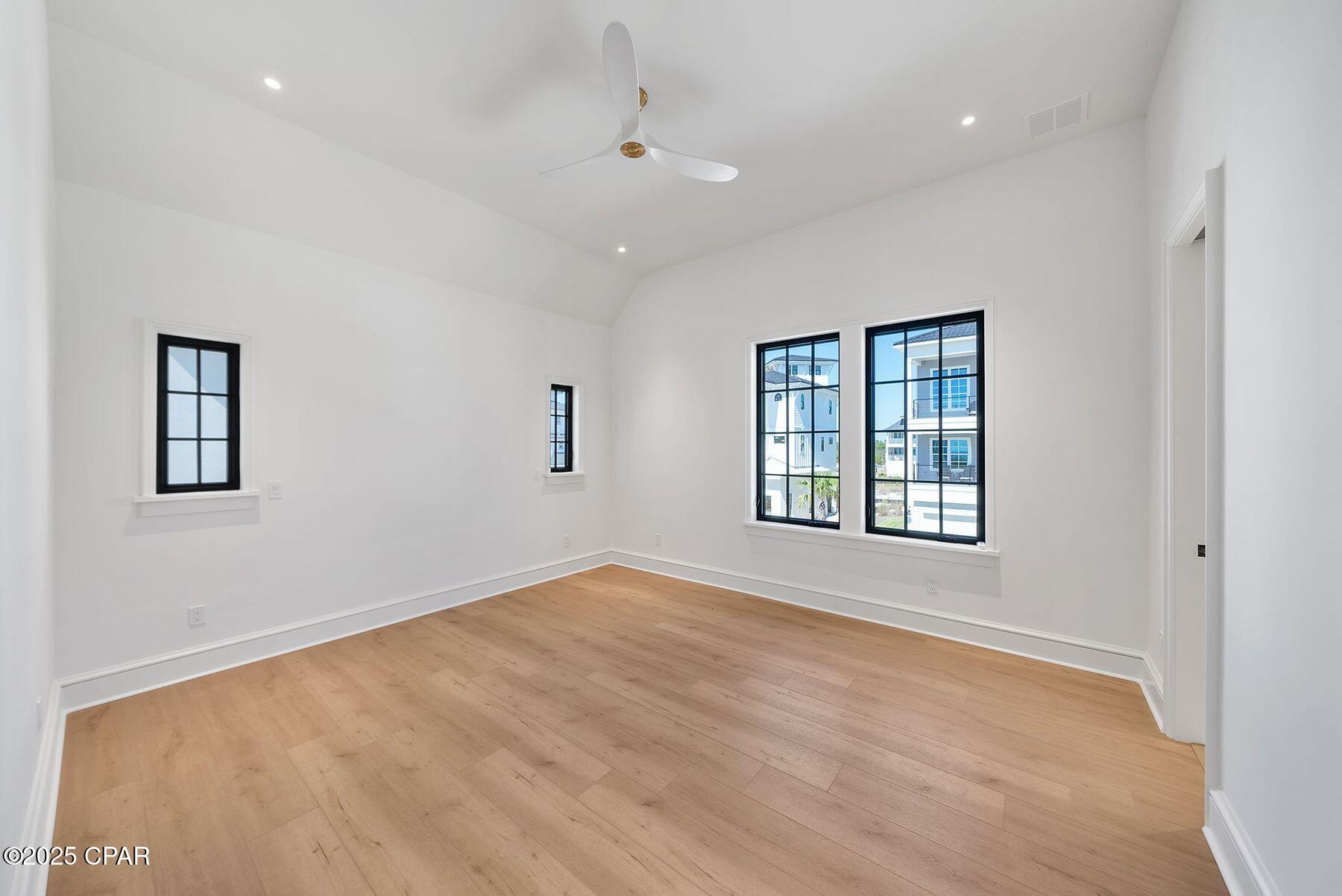 Listing photo id 13 for 226 Dunes Drive