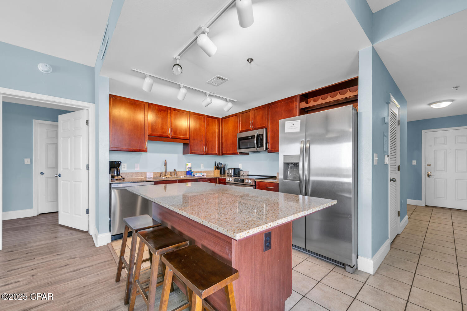 Image 8 For 9902 Thomas Drive 838