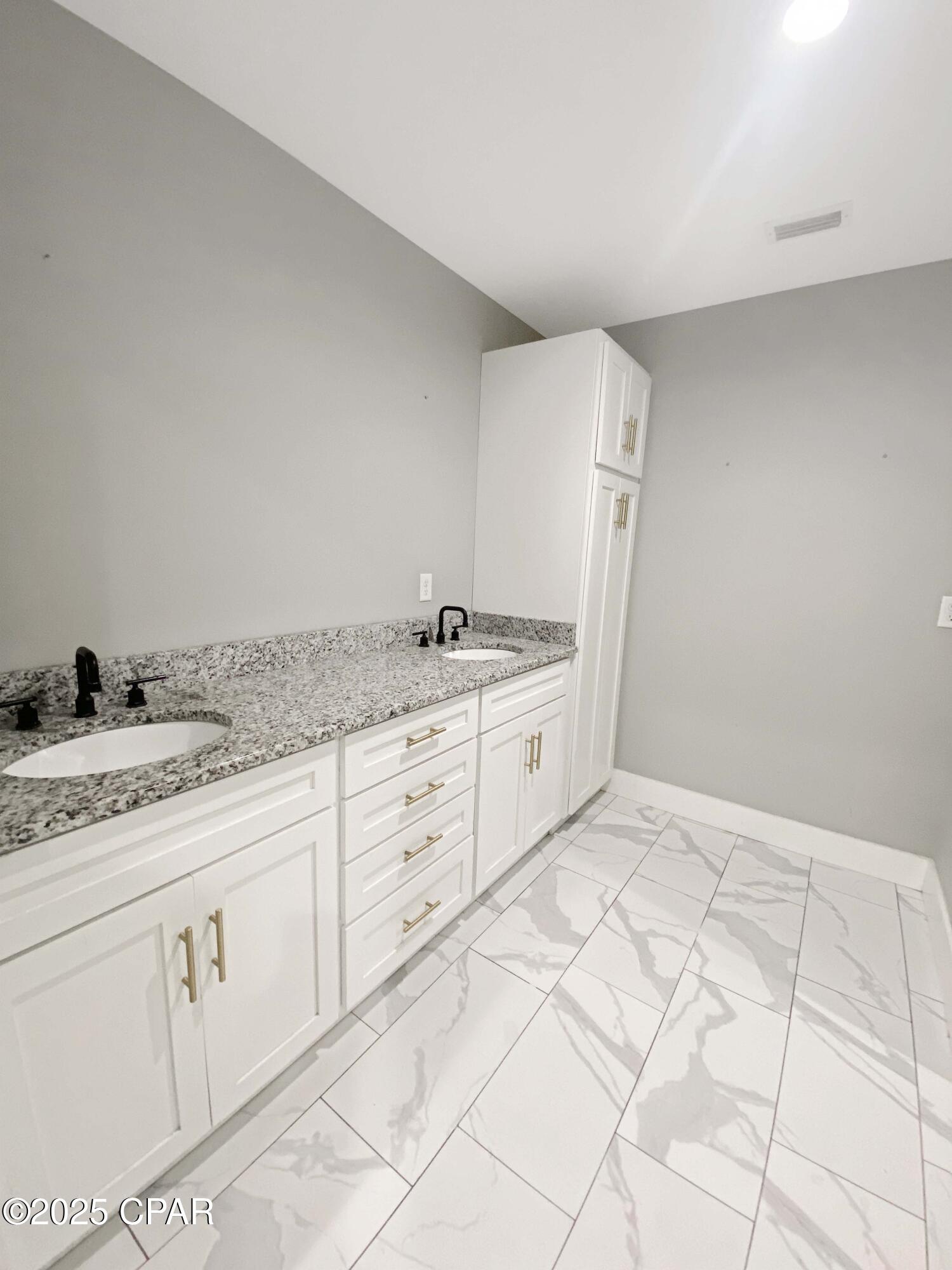 Image 20 For 3035 Jenks Avenue