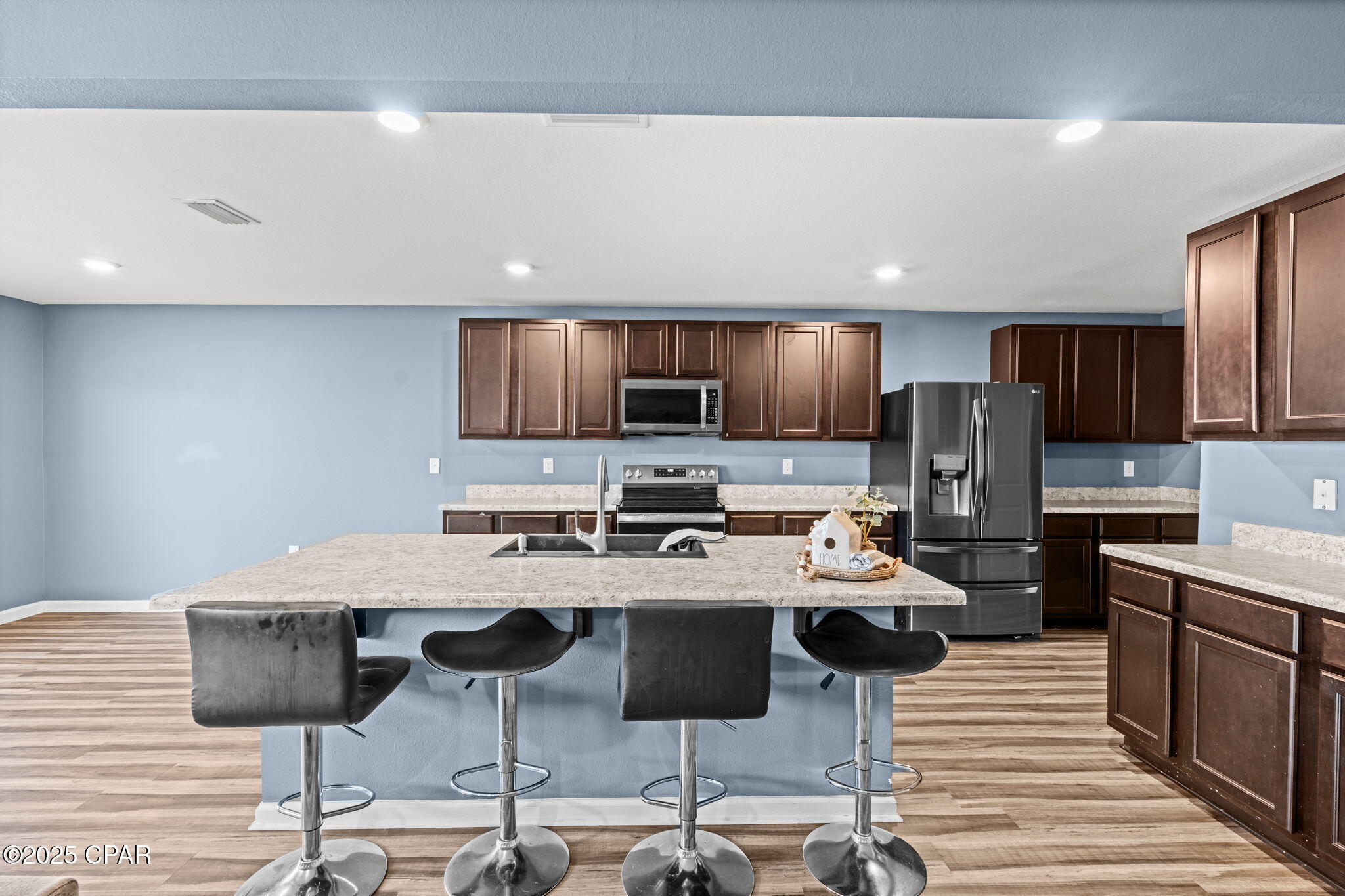 Listing photo id 12 for 3219 Lindsey Street