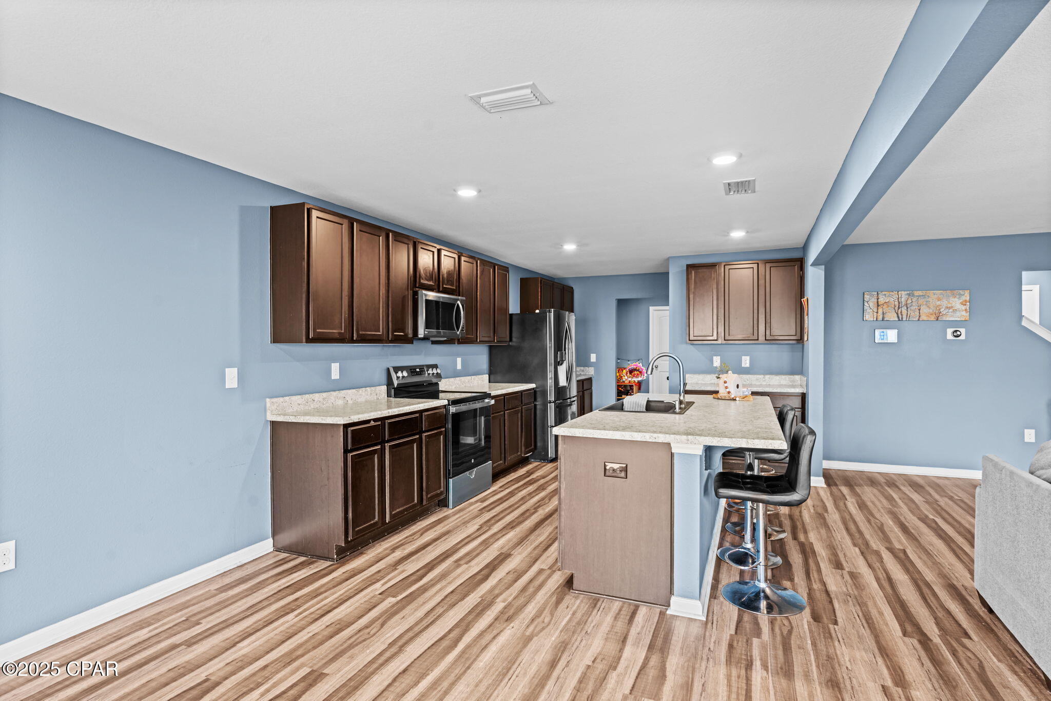 Listing photo id 13 for 3219 Lindsey Street