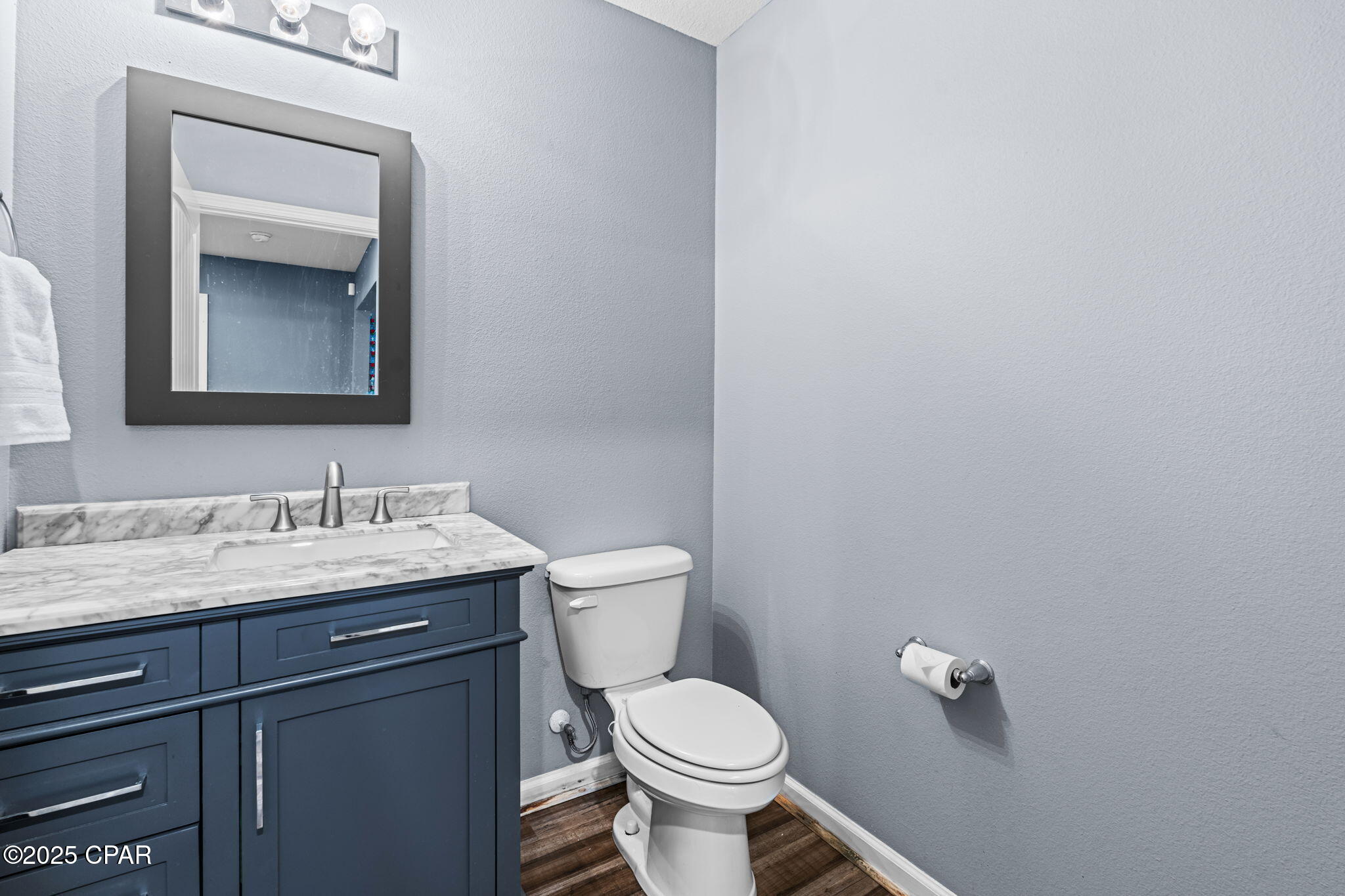 Listing photo id 8 for 3219 Lindsey Street