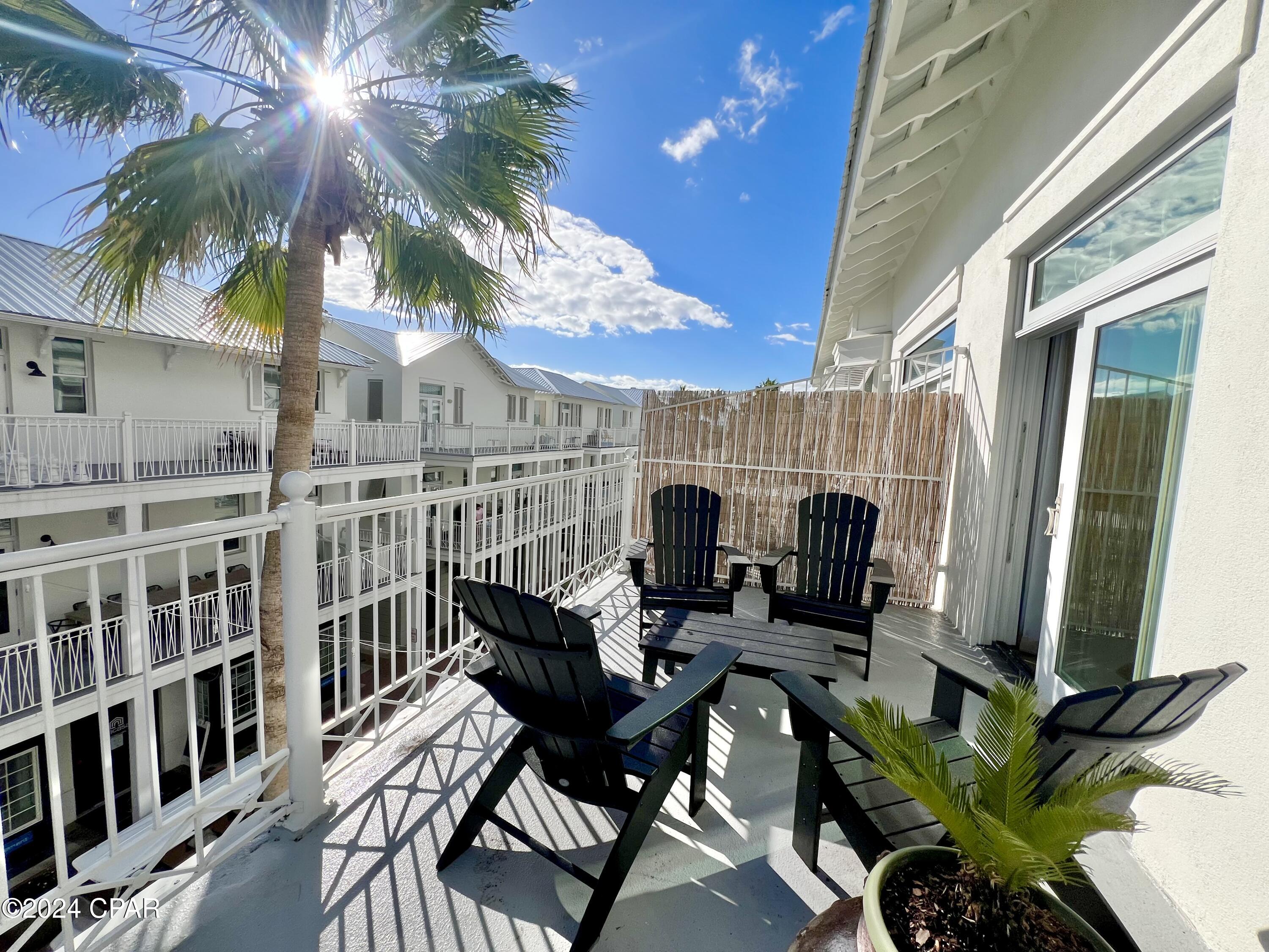 Listing photo id 10 for 111 Carillon Market Street 303