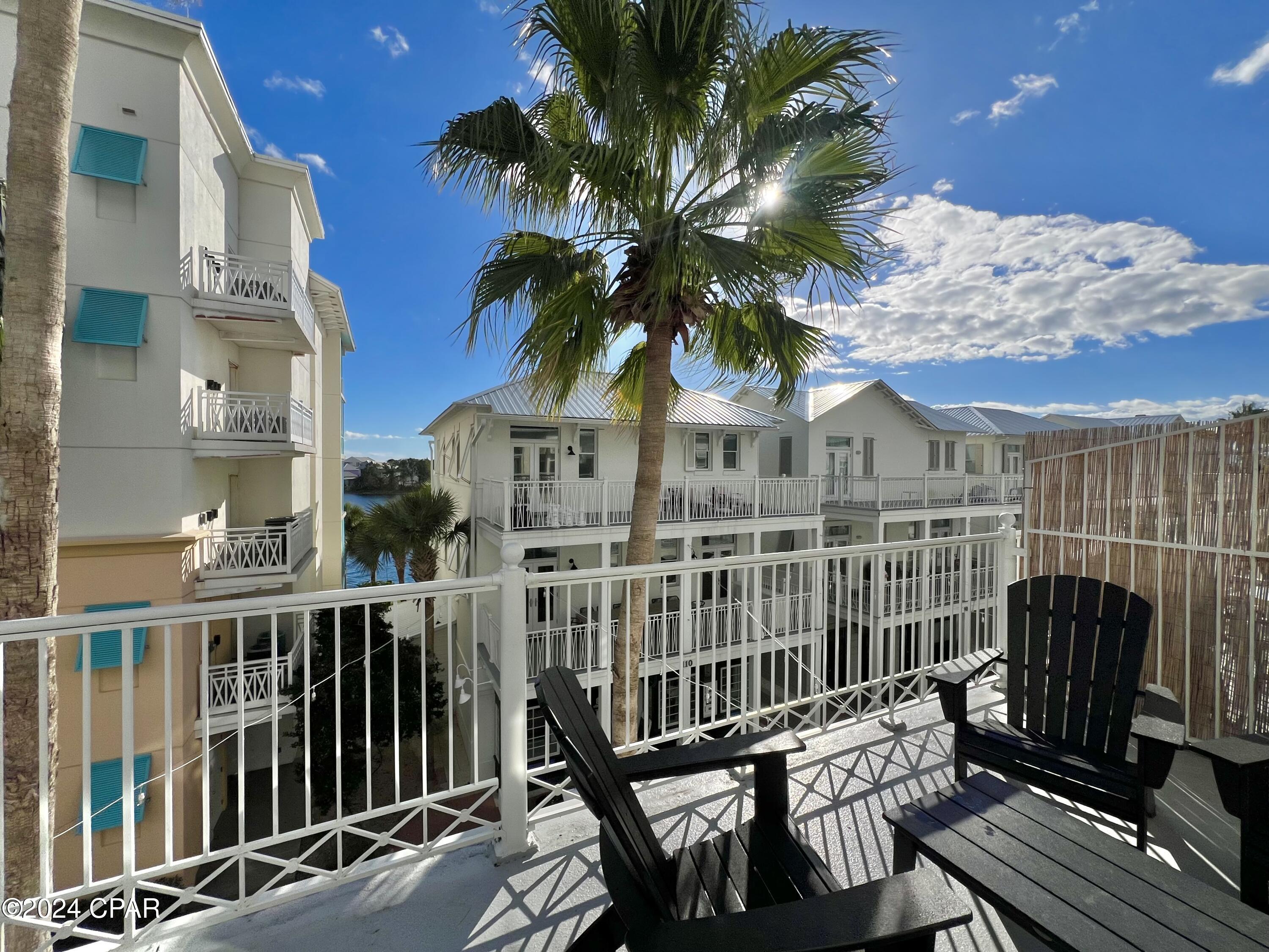 Listing photo id 9 for 111 Carillon Market Street 303