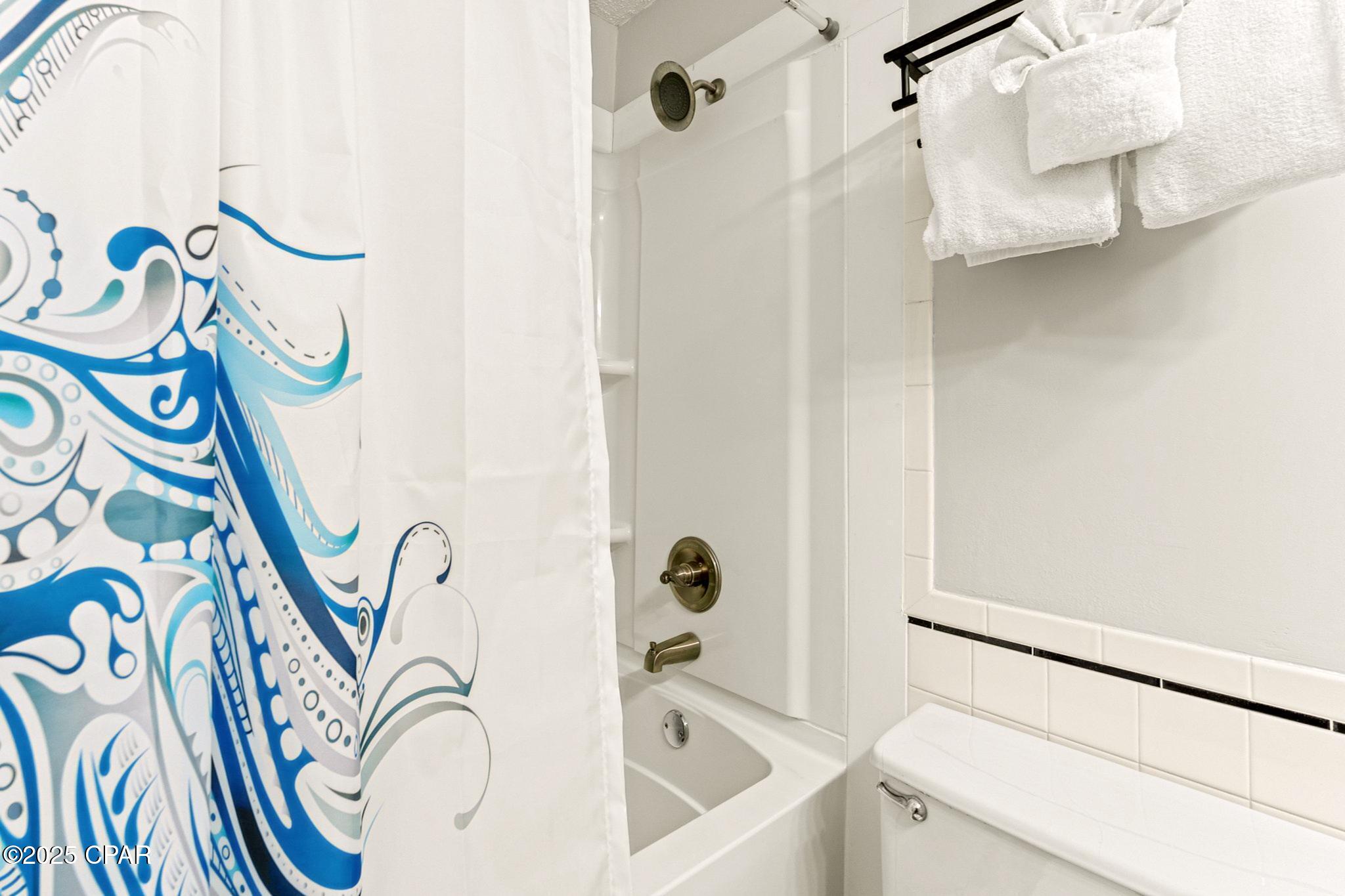 Image 17 For 8817 Thomas Drive A306