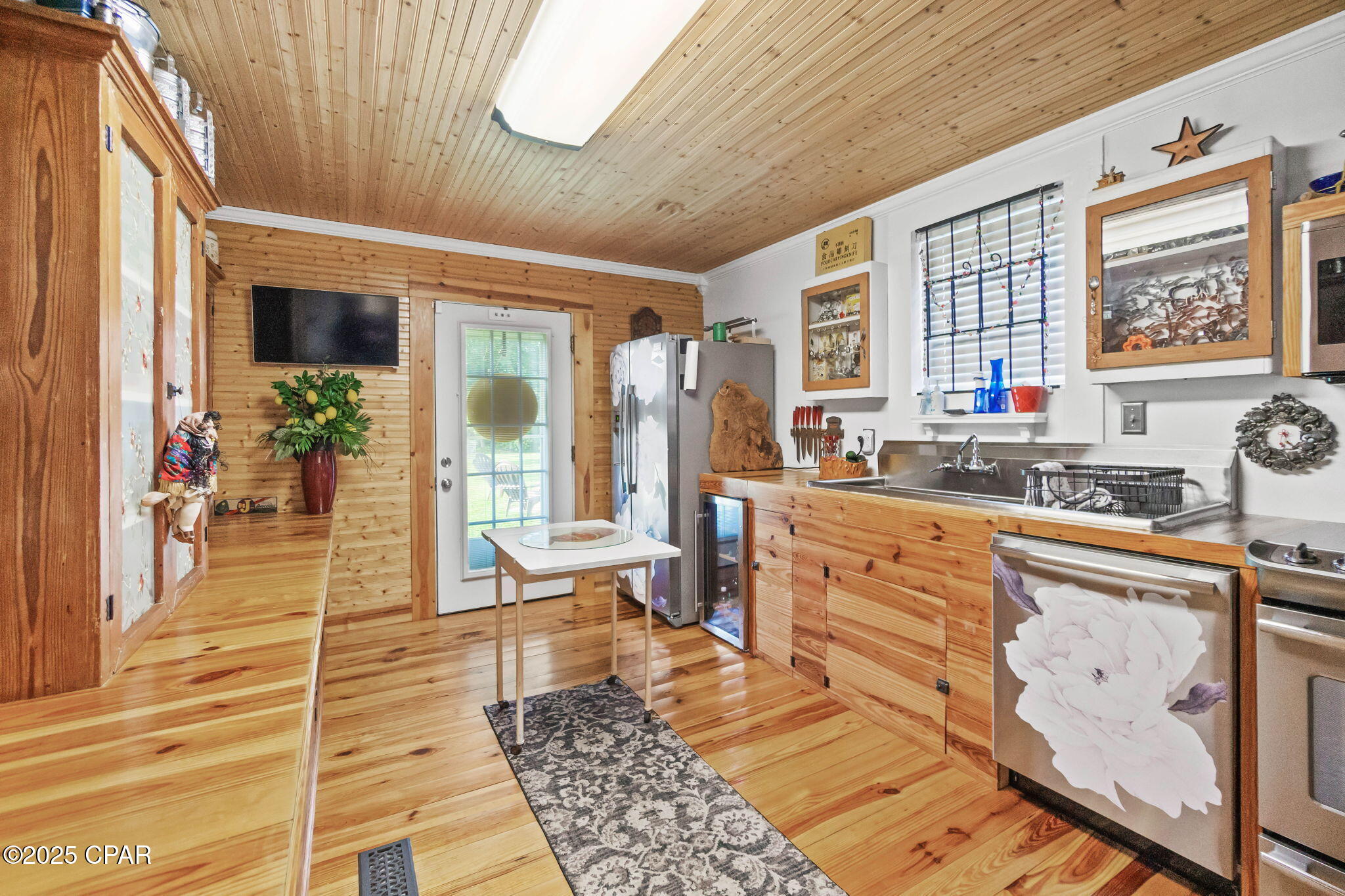 Image 6 For 1748 Georgia Street