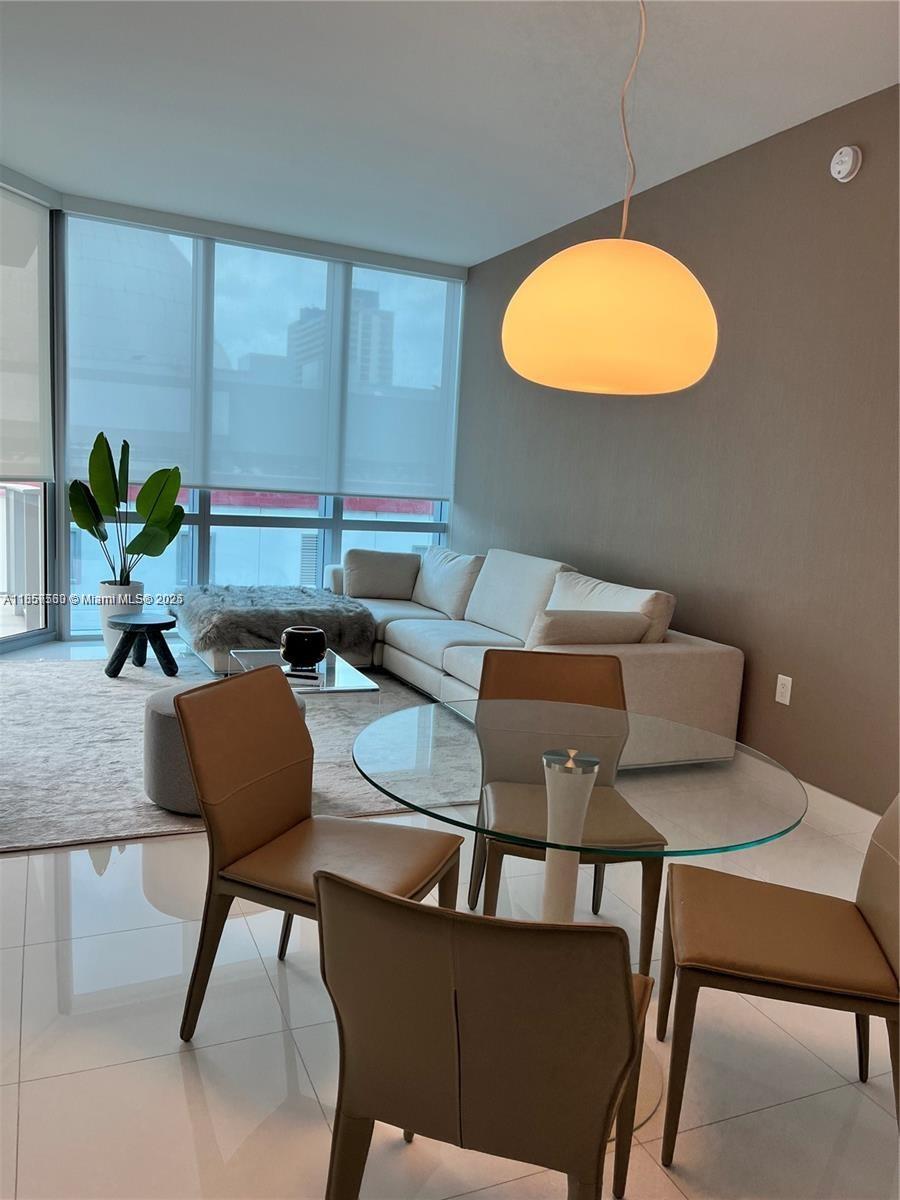 Apartamento para Alugar em Miami, FL