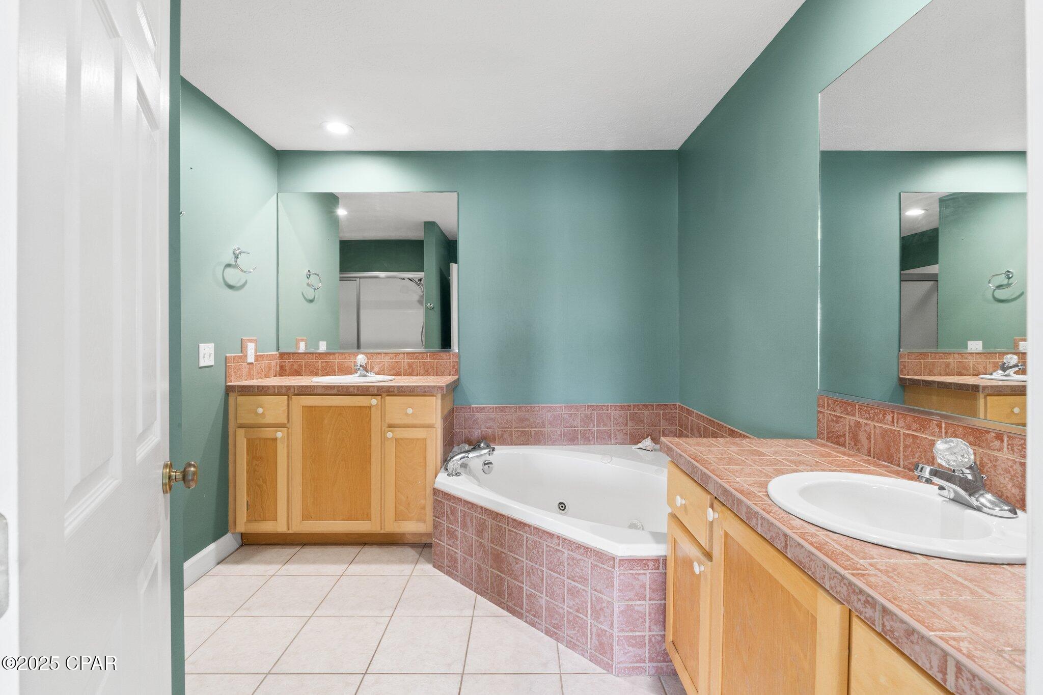 Listing photo id 16 for 5116 Blue Harbor Drive